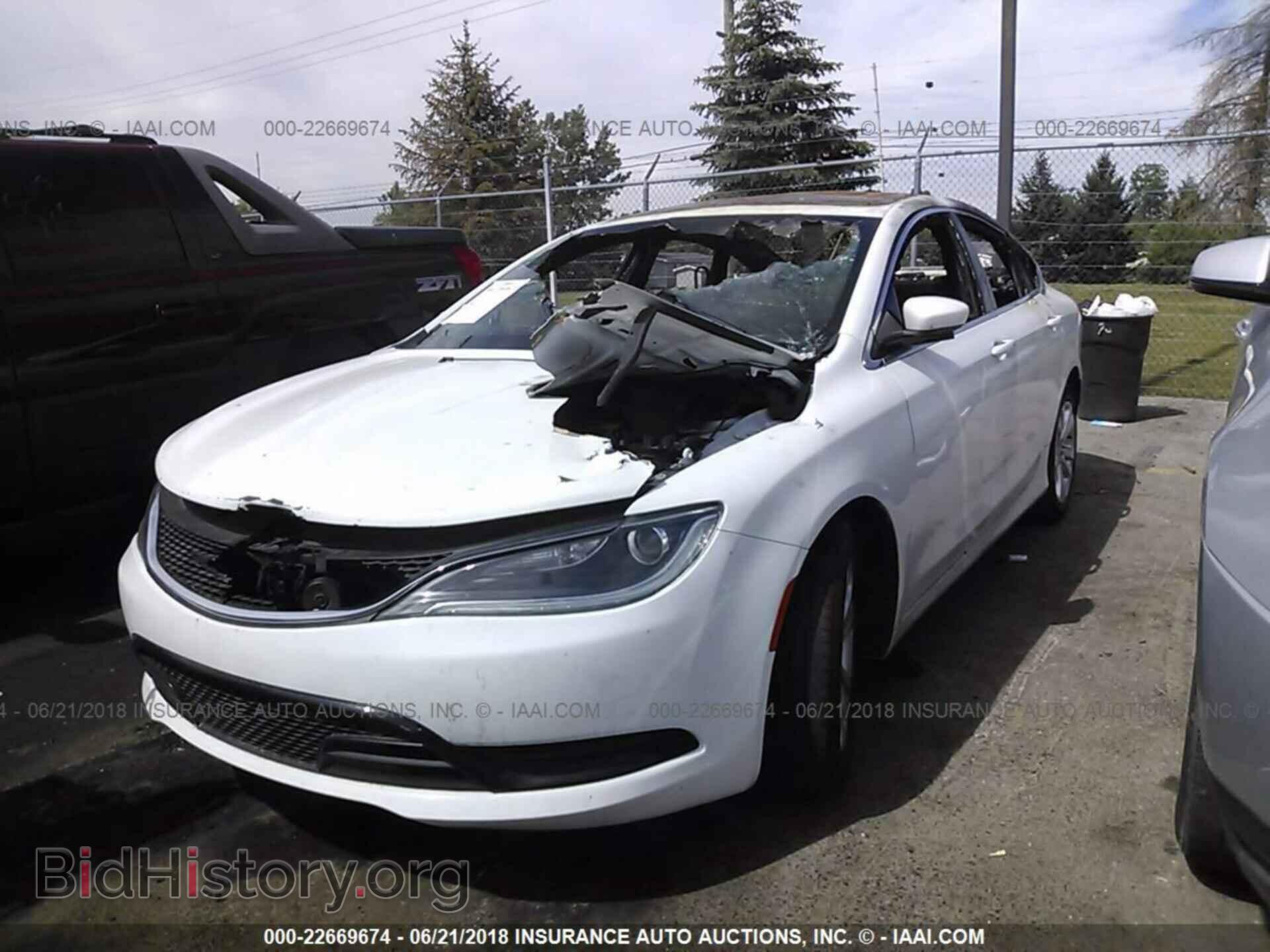 2015 Chrysler 200 - VIN: 1C3CCCAB3FN593889 - Photo 2