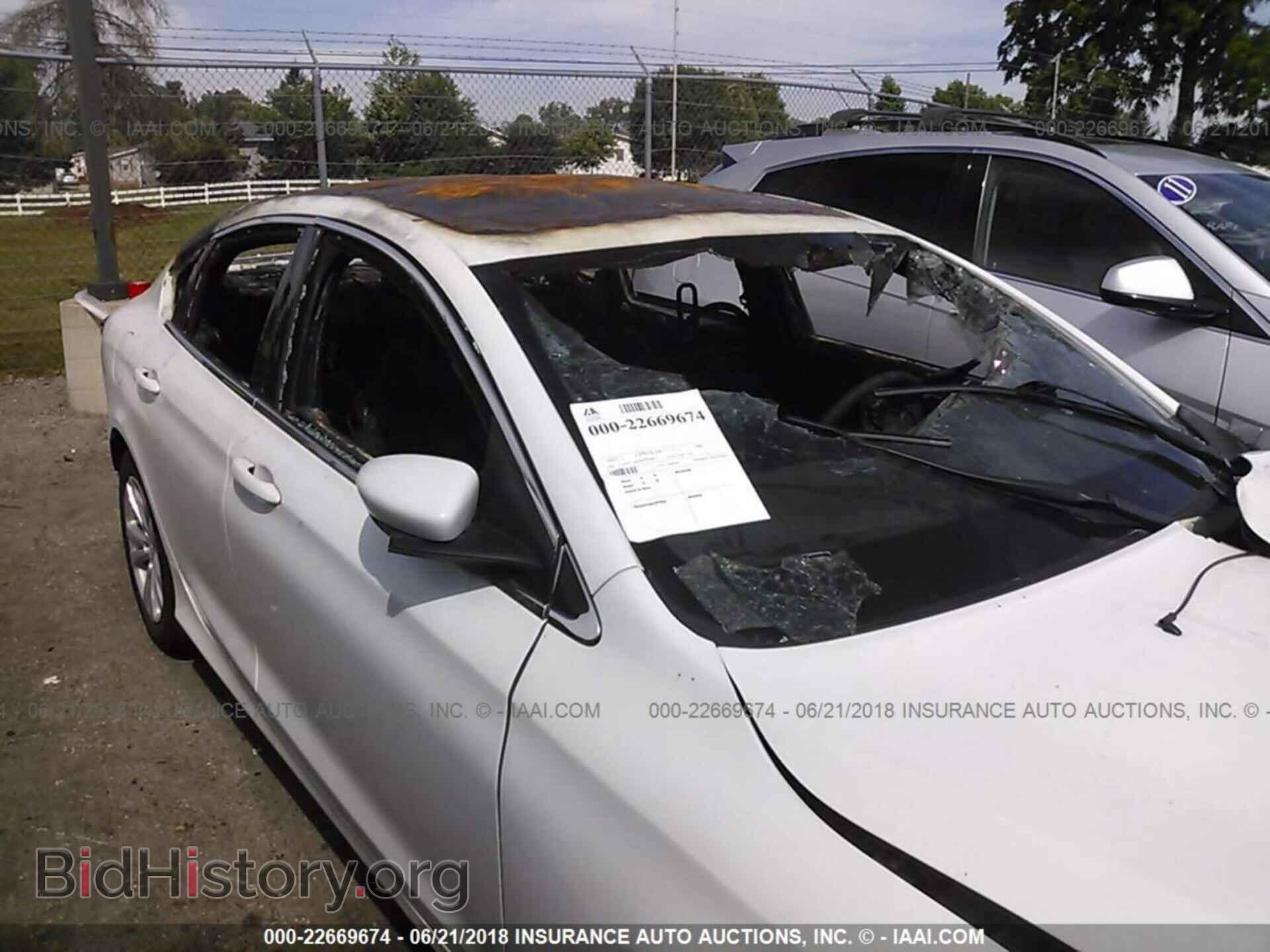 2015 Chrysler 200 - VIN: 1C3CCCAB3FN593889 - Photo 6