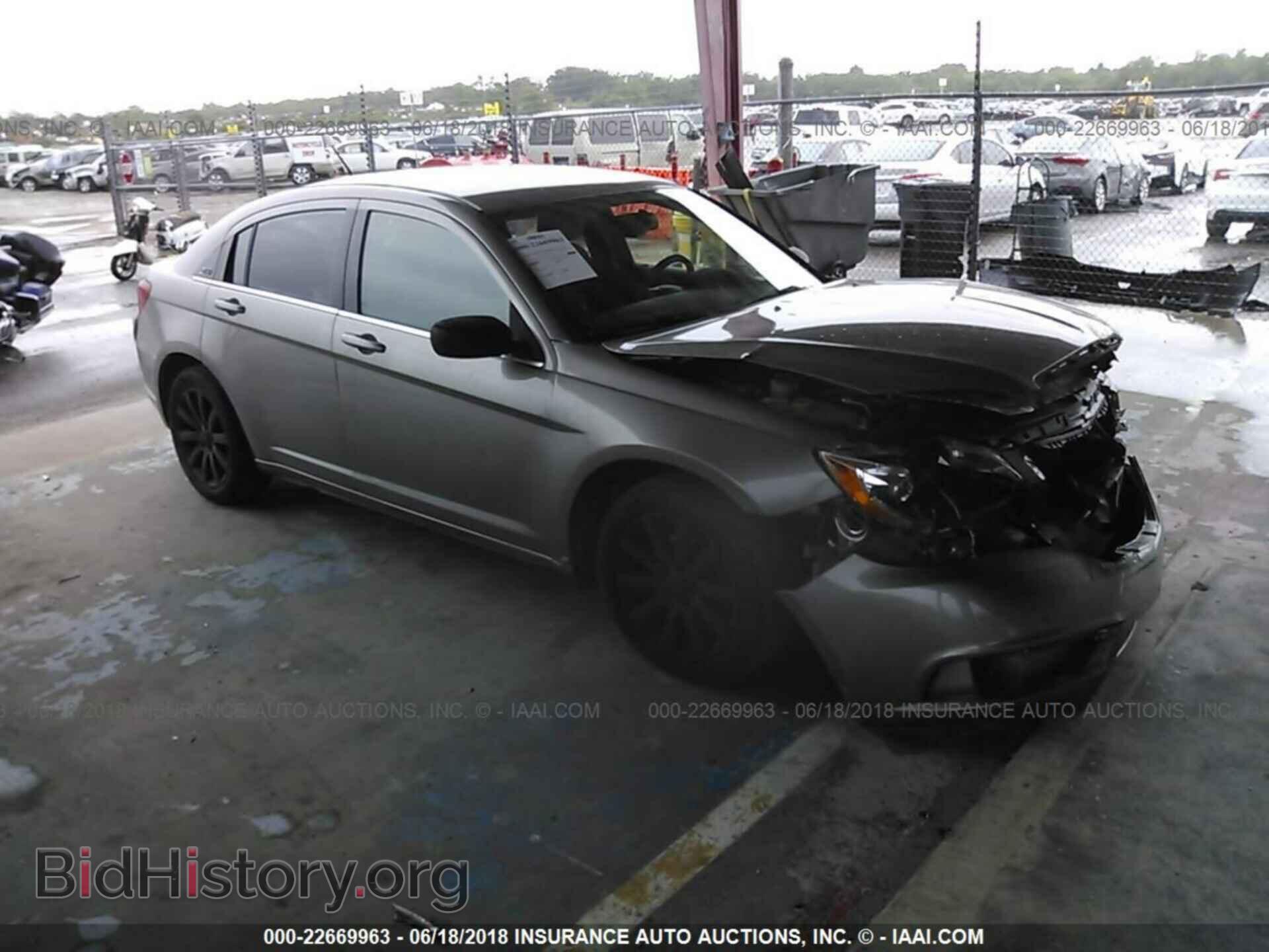 Photo 1C3CCBBB8DN701977 - Chrysler 200 2013