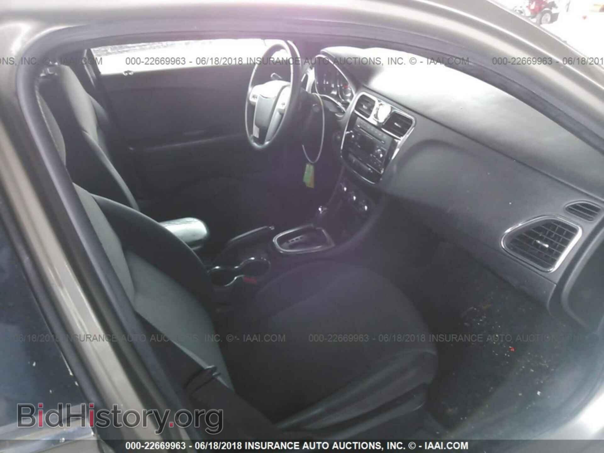2013 Chrysler 200 - VIN: 1C3CCBBB8DN701977 - Photo 5
