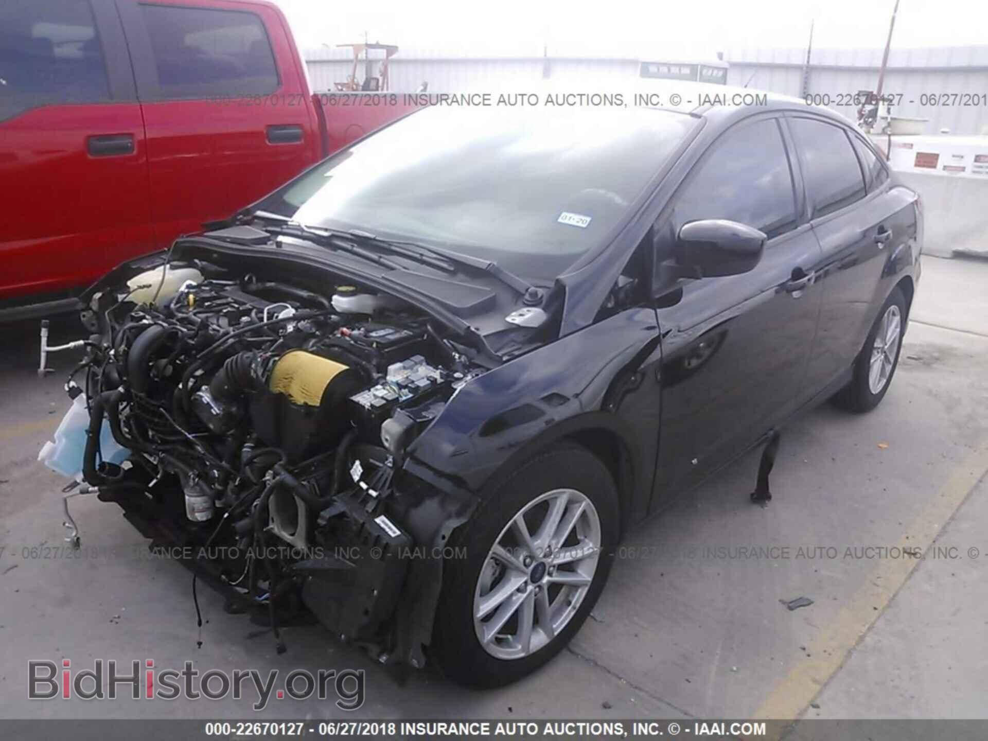 2018 Ford Focus - VIN: 1FADP3F28JL246386 - Фото 2