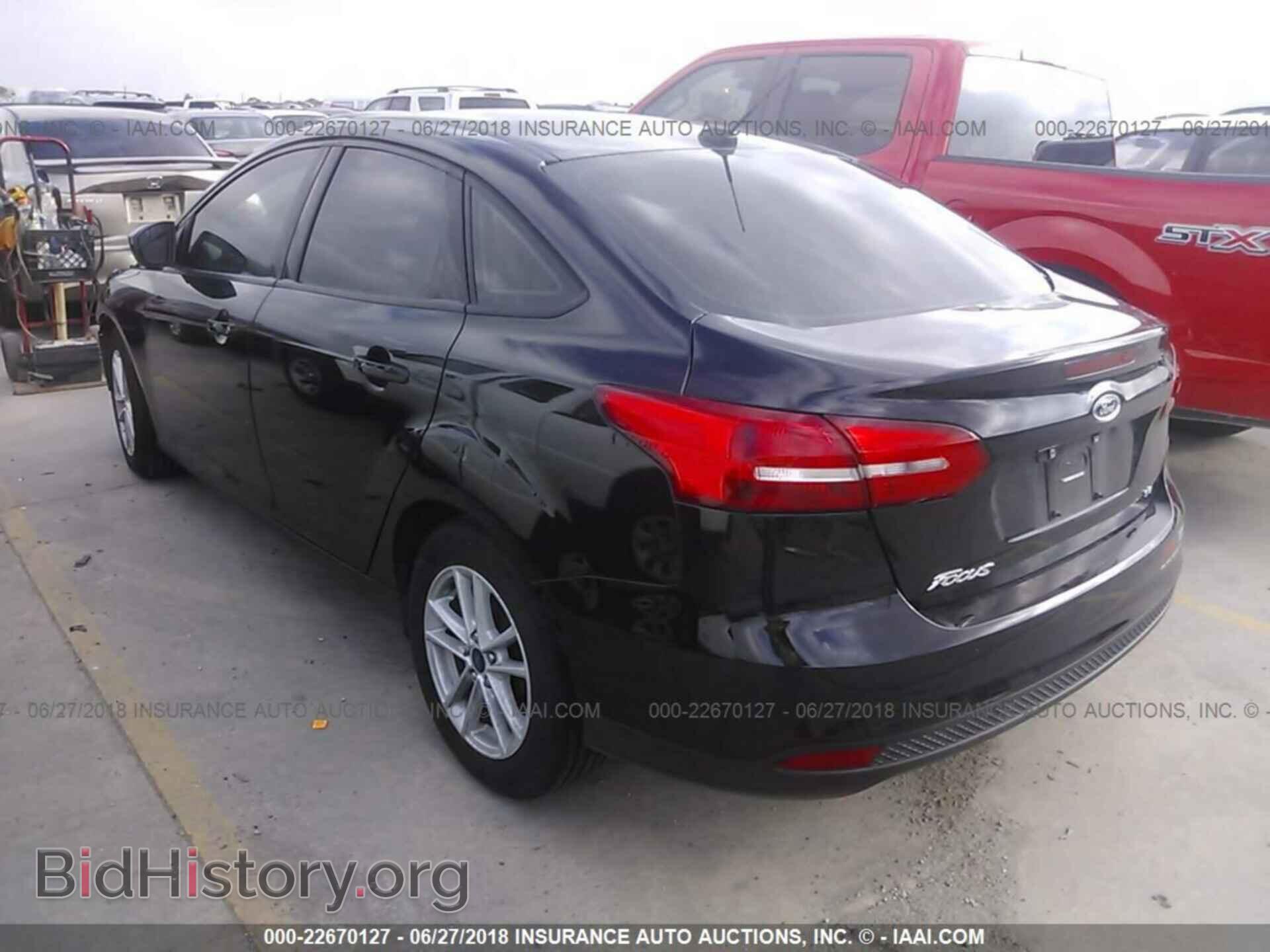 2018 Ford Focus - VIN: 1FADP3F28JL246386 - Фото 3