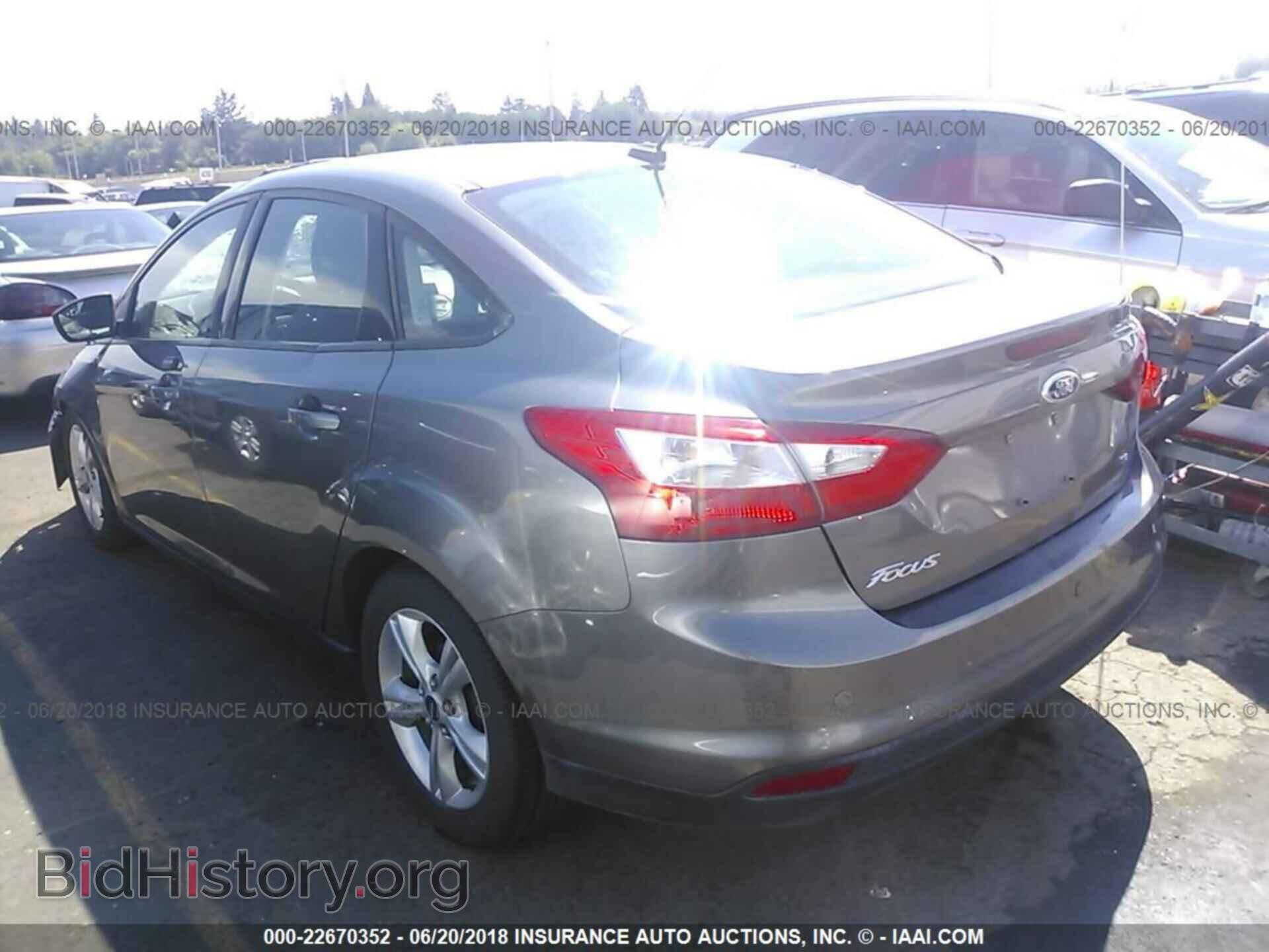 2014 Ford Focus - VIN: 1FADP3F23EL375755 - Photo 3