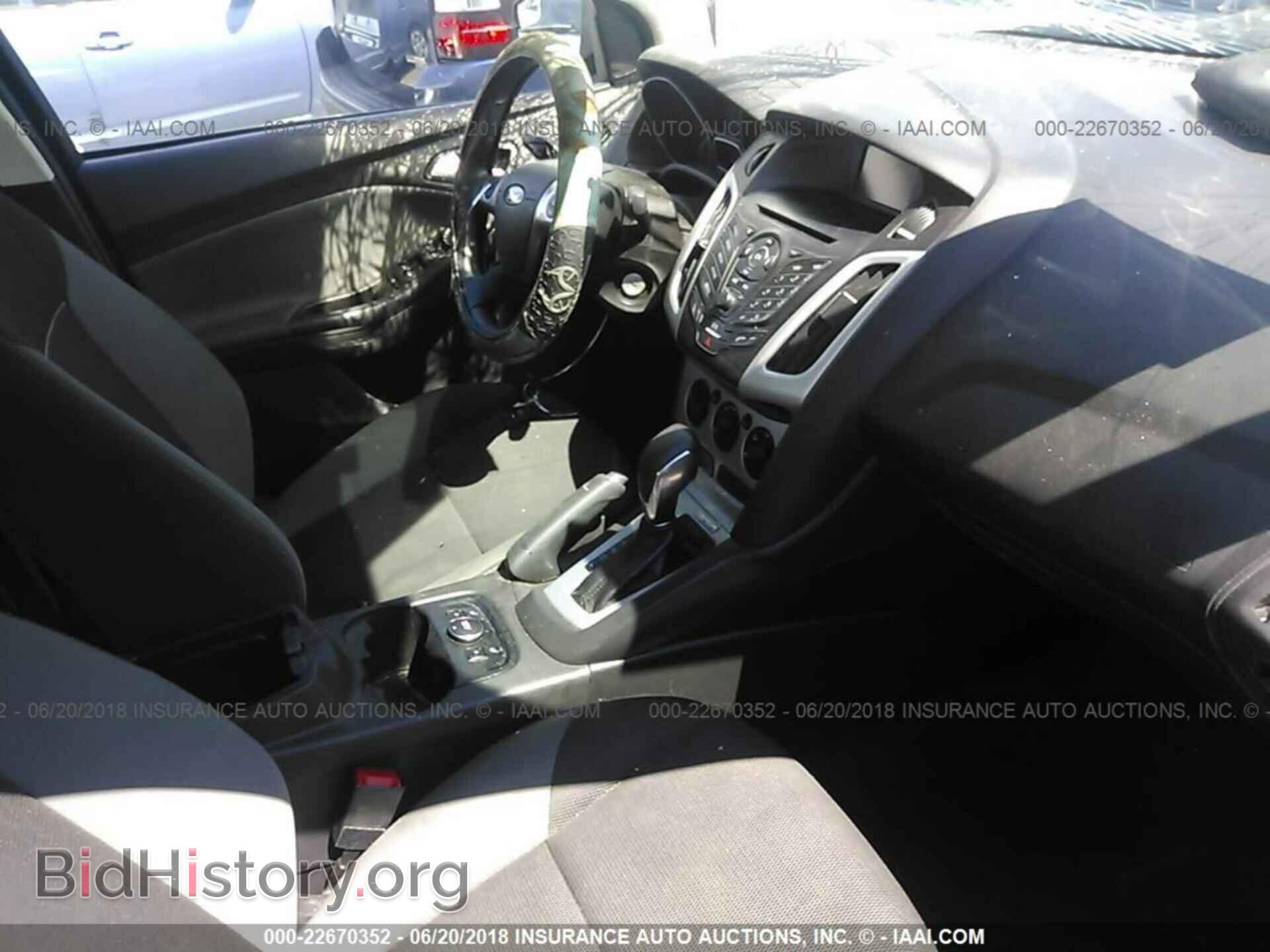 2014 Ford Focus - VIN: 1FADP3F23EL375755 - Photo 5