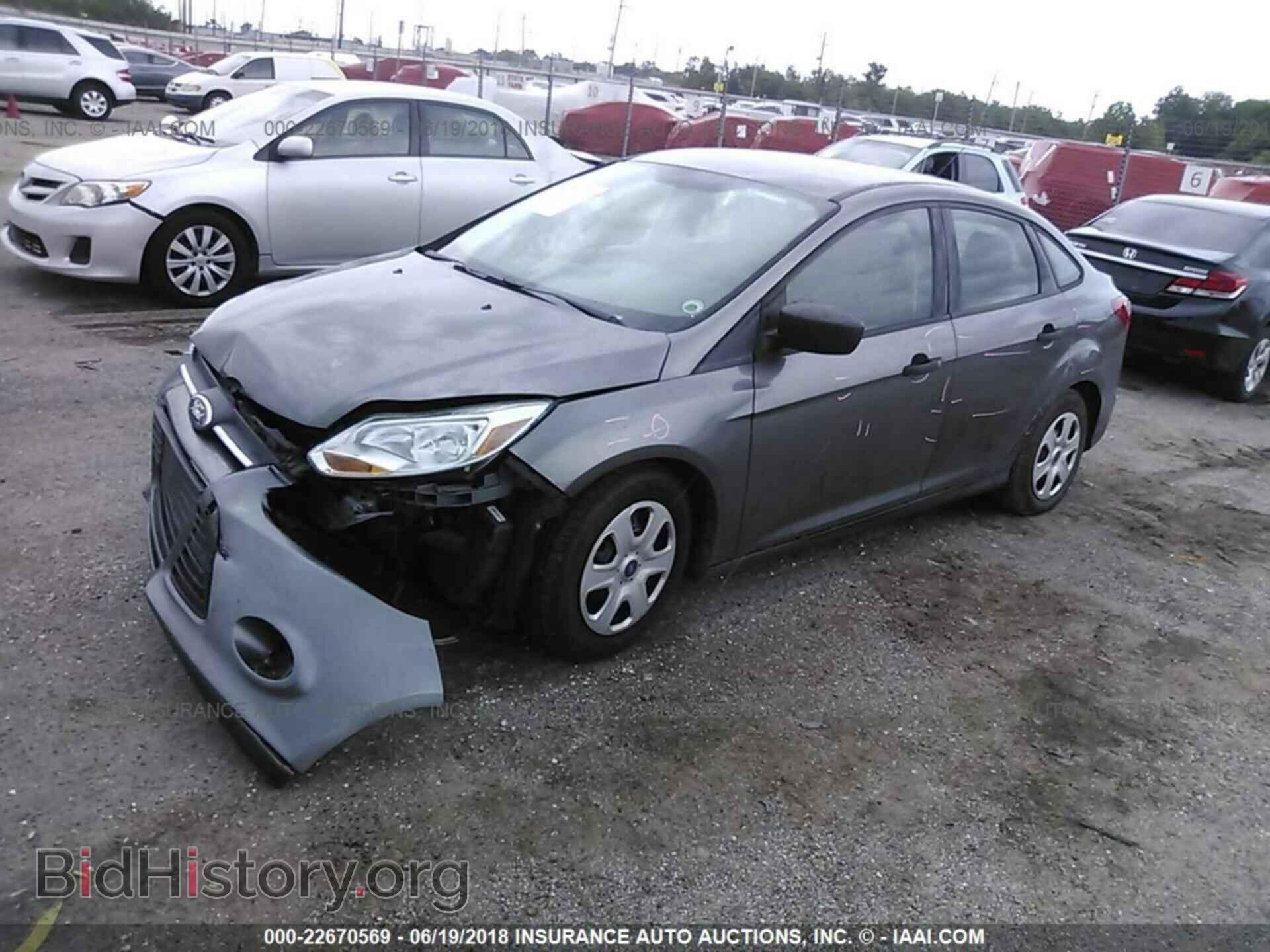 2012 Ford Focus - VIN: 1FAHP3E22CL413430 - Photo 2