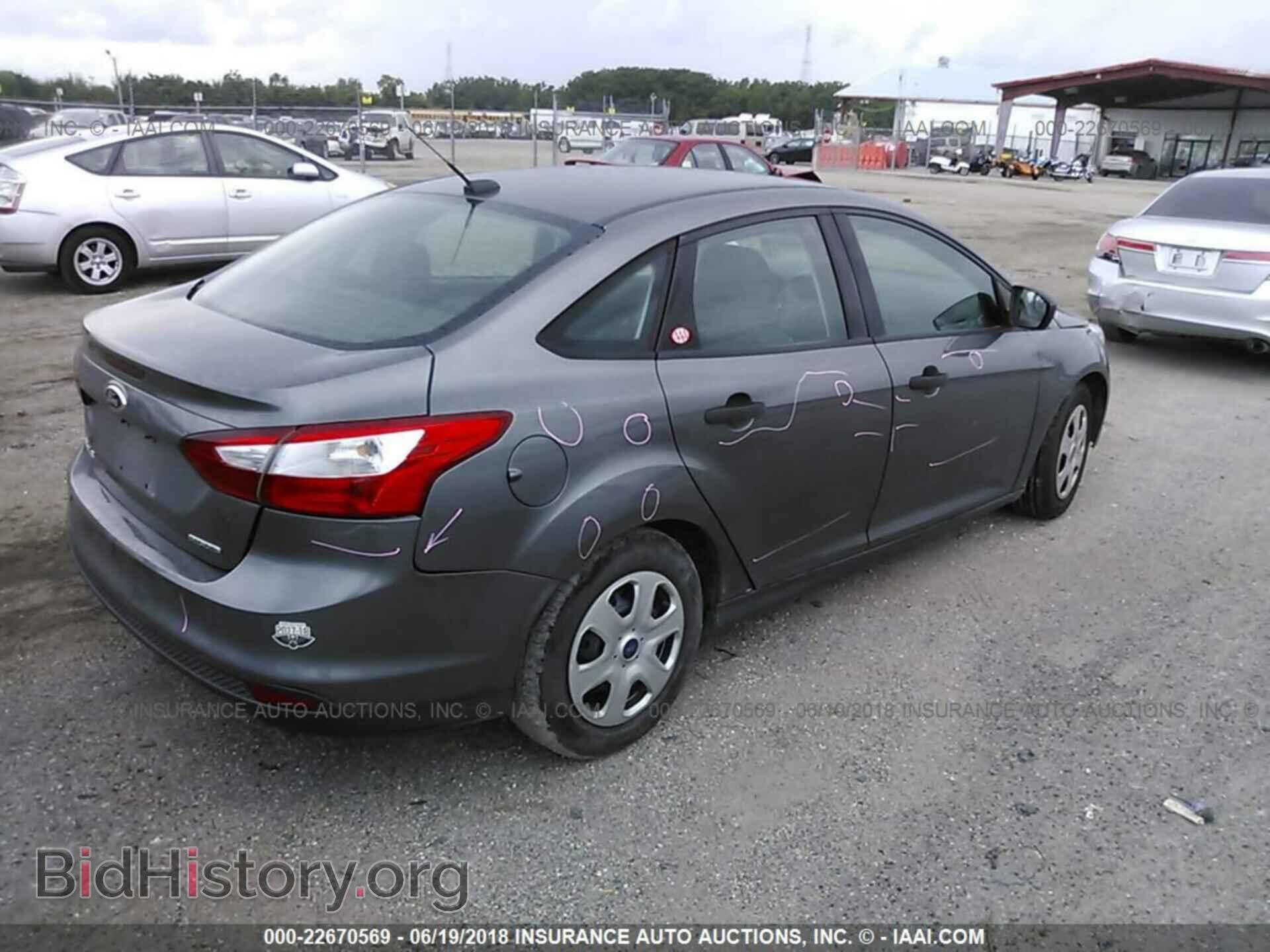 2012 Ford Focus - VIN: 1FAHP3E22CL413430 - Photo 4