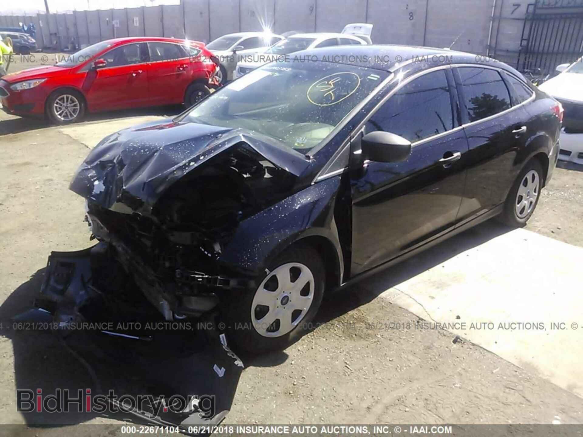 2017 Ford Focus - VIN: 1FADP3E26HL206223 - Фото 2