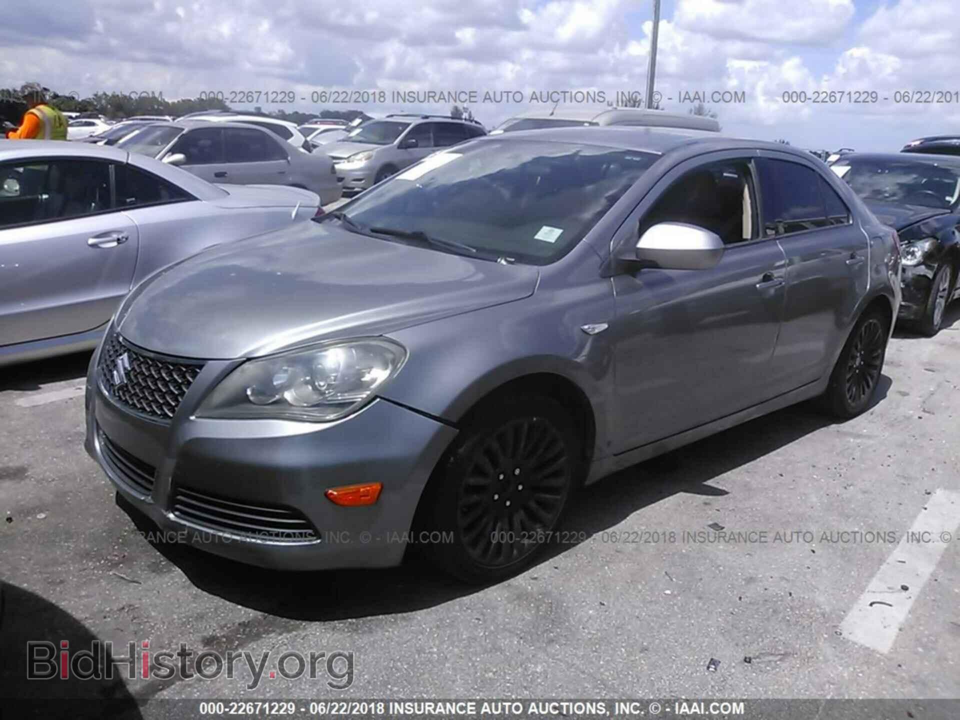 2012 Suzuki Kizashi - VIN: JS2RE9A34C6100535 - Photo 2