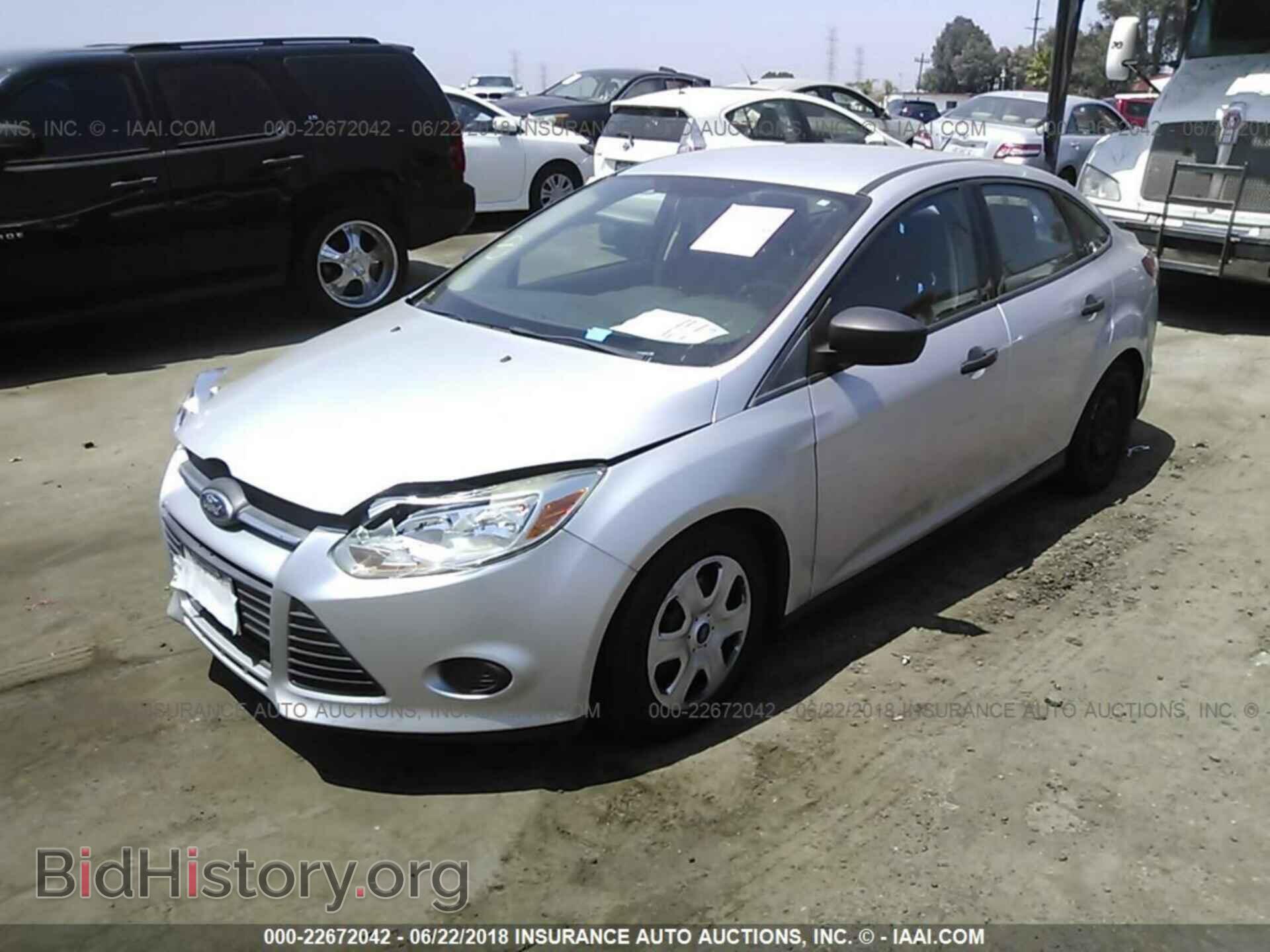 2012 Ford Focus - VIN: 1FAHP3E20CL343202 - Photo 2