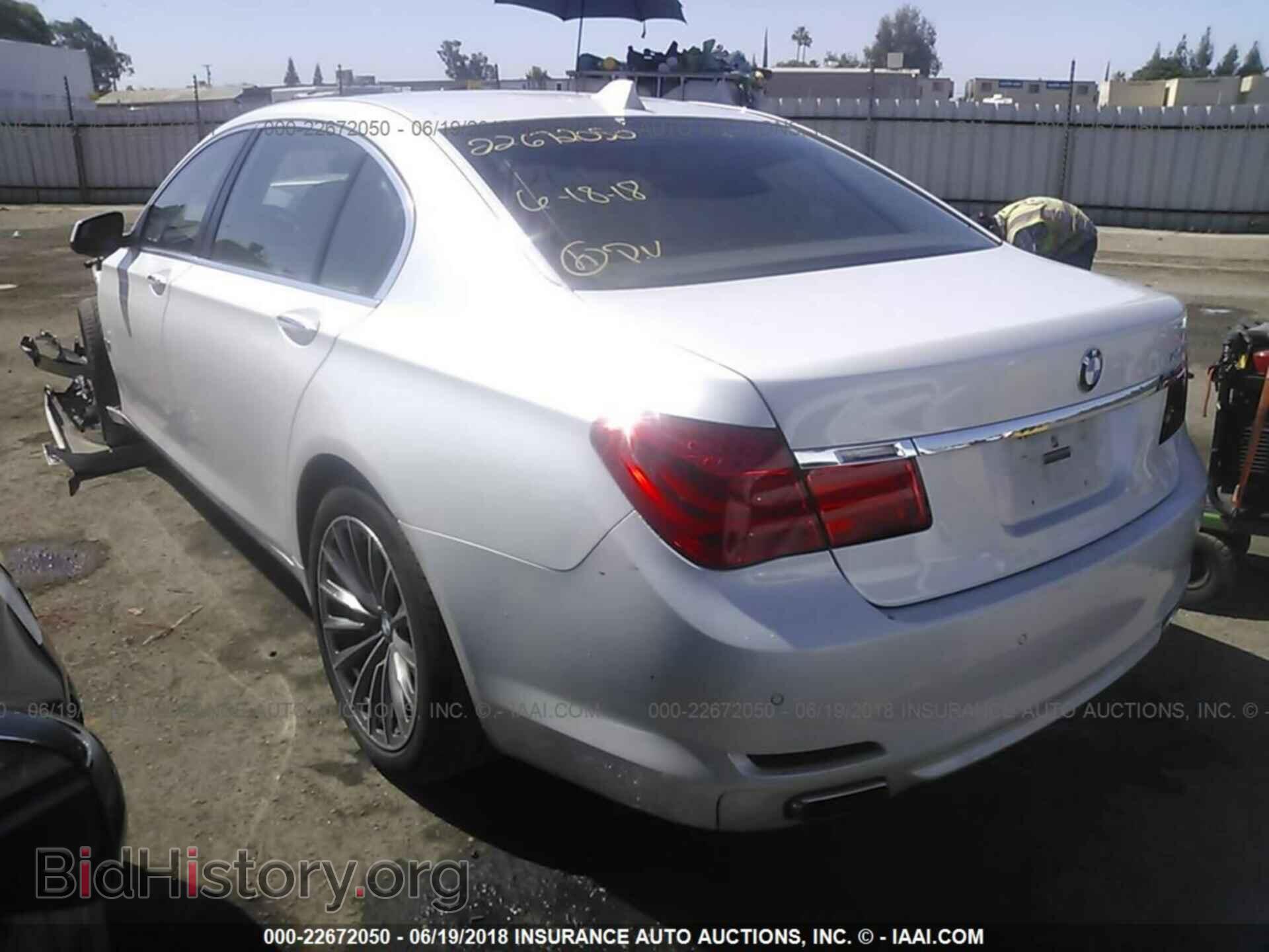 2011 BMW 740 - VIN: WBAKB4C55BC392764 - Фото 3