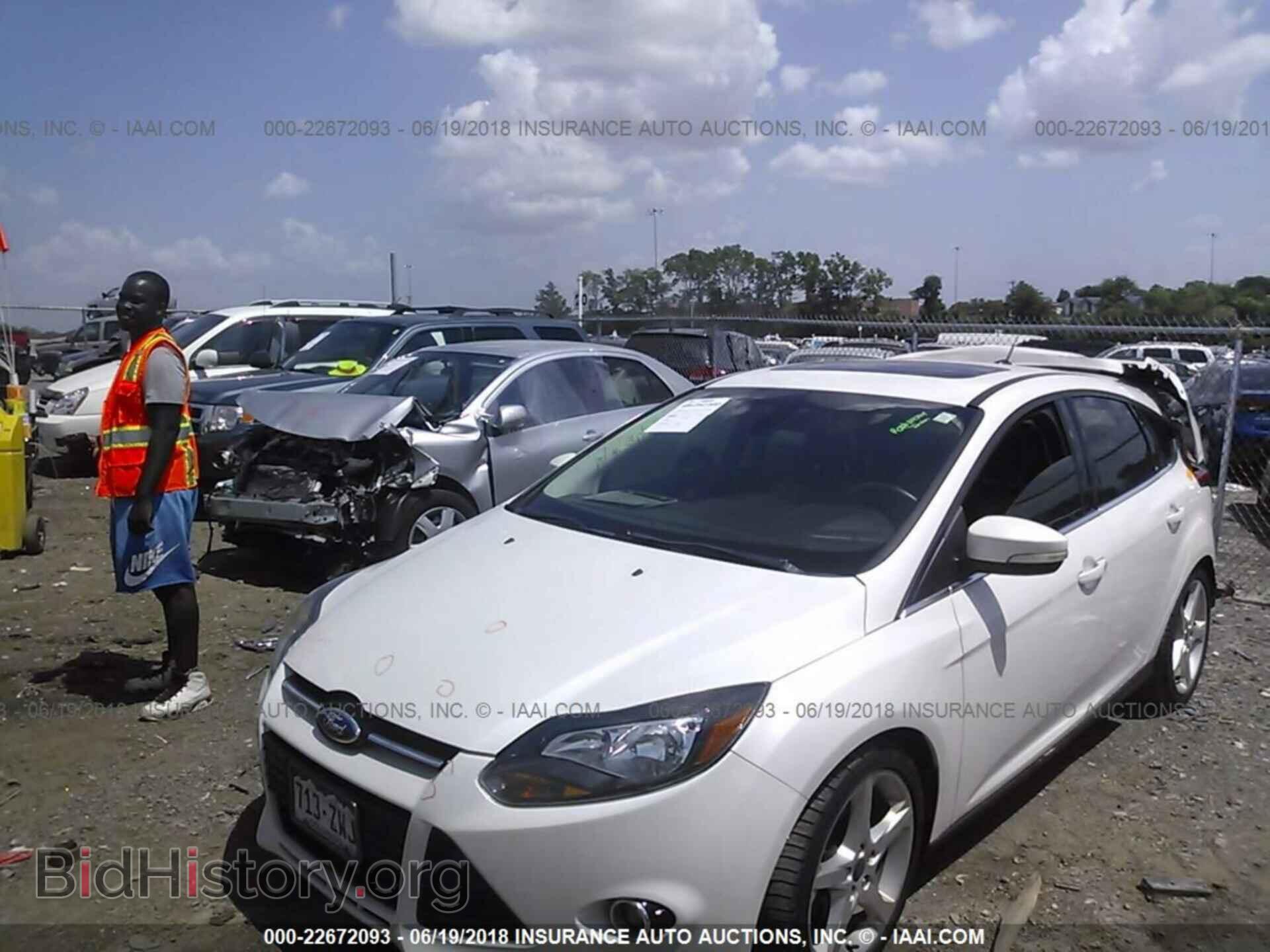 2012 Ford Focus - VIN: 1FAHP3N20CL324181 - Photo 2