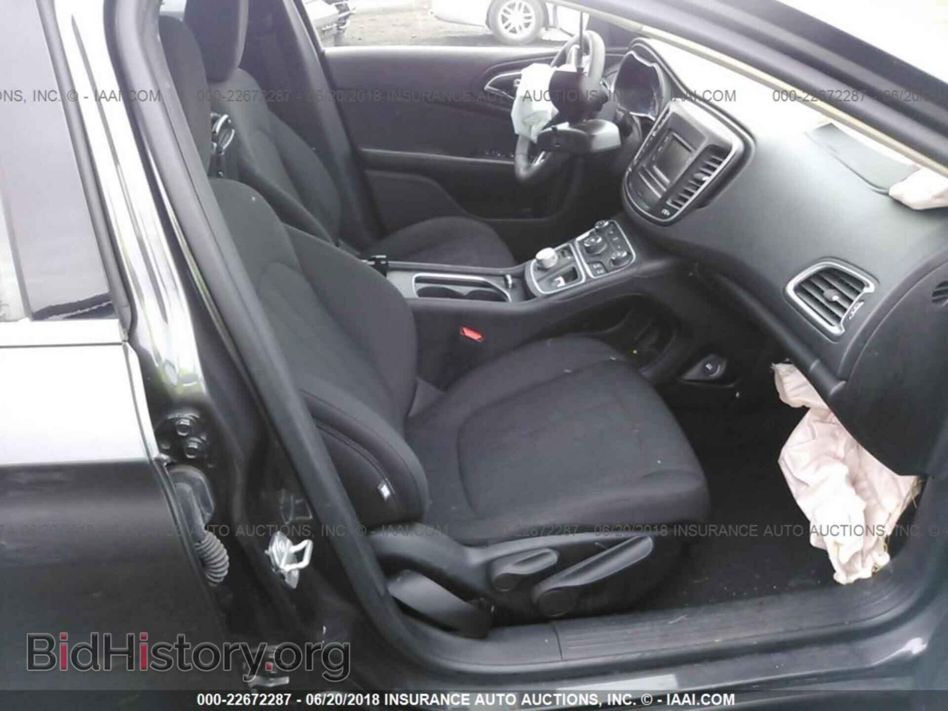 2016 Chrysler 200 - VIN: 1C3CCCAB6GN141372 - Photo 5