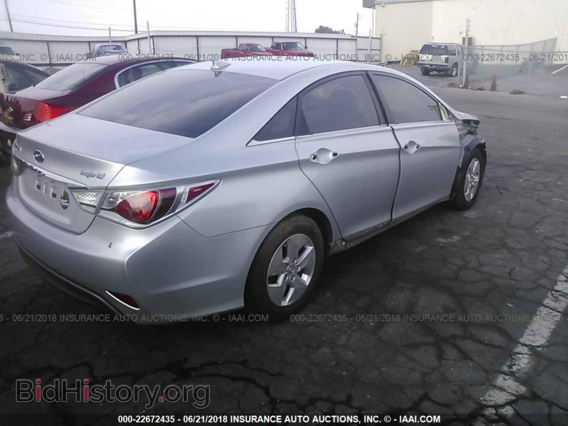 2012 Hyundai Sonata - VIN: KMHEC4A41CA060725 - Photo 4