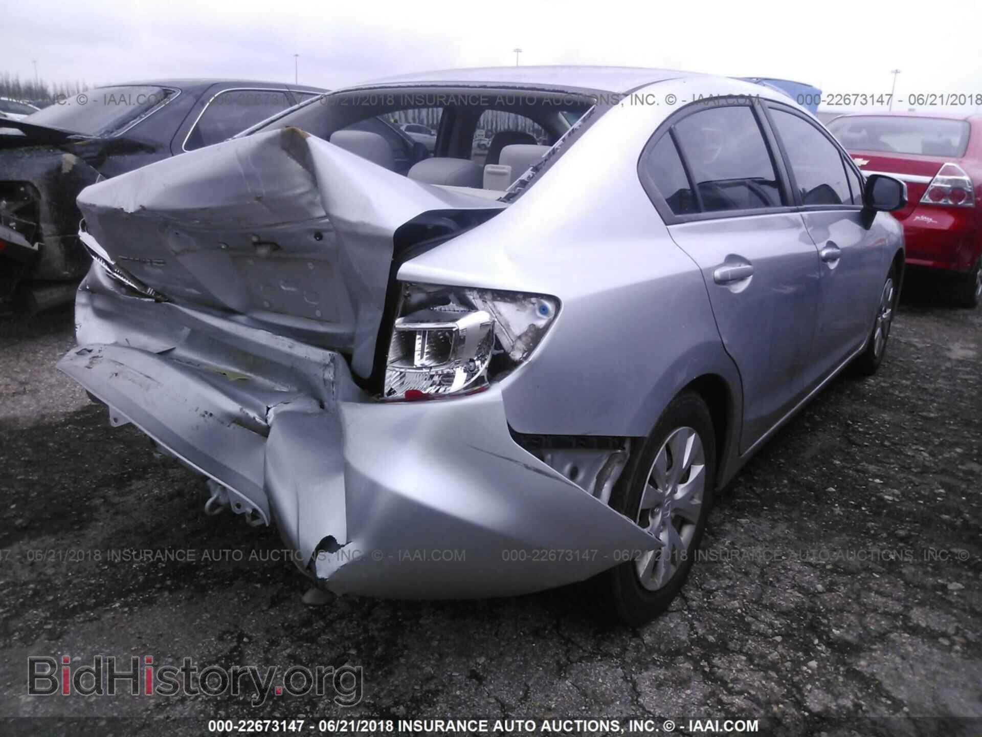 2012 Honda CIVIC (VIN 2HGFB2F5XCH592270) — фото 4 из 10