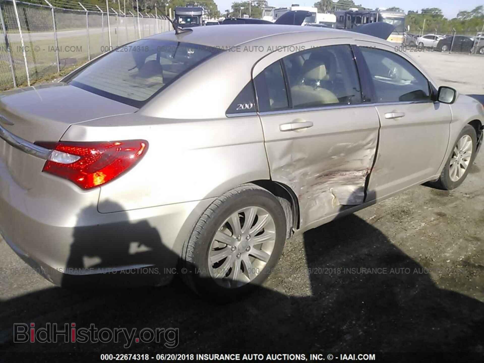2014 Chrysler 200 - VIN: 1C3CCBBB7EN172149 - Фото 4