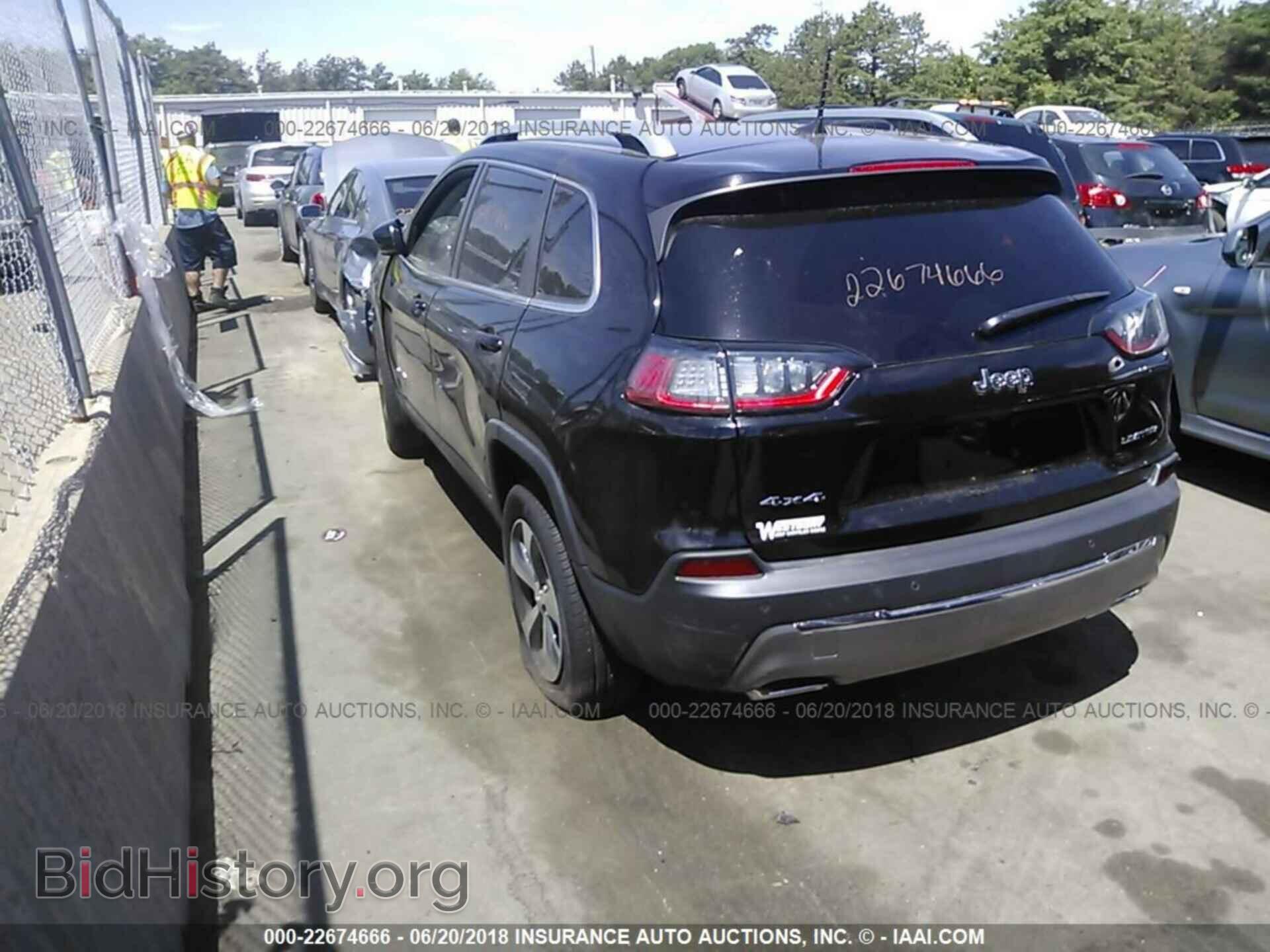 2019 Jeep Cherokee - VIN: 1C4PJMDX5KD135268 - Photo 3