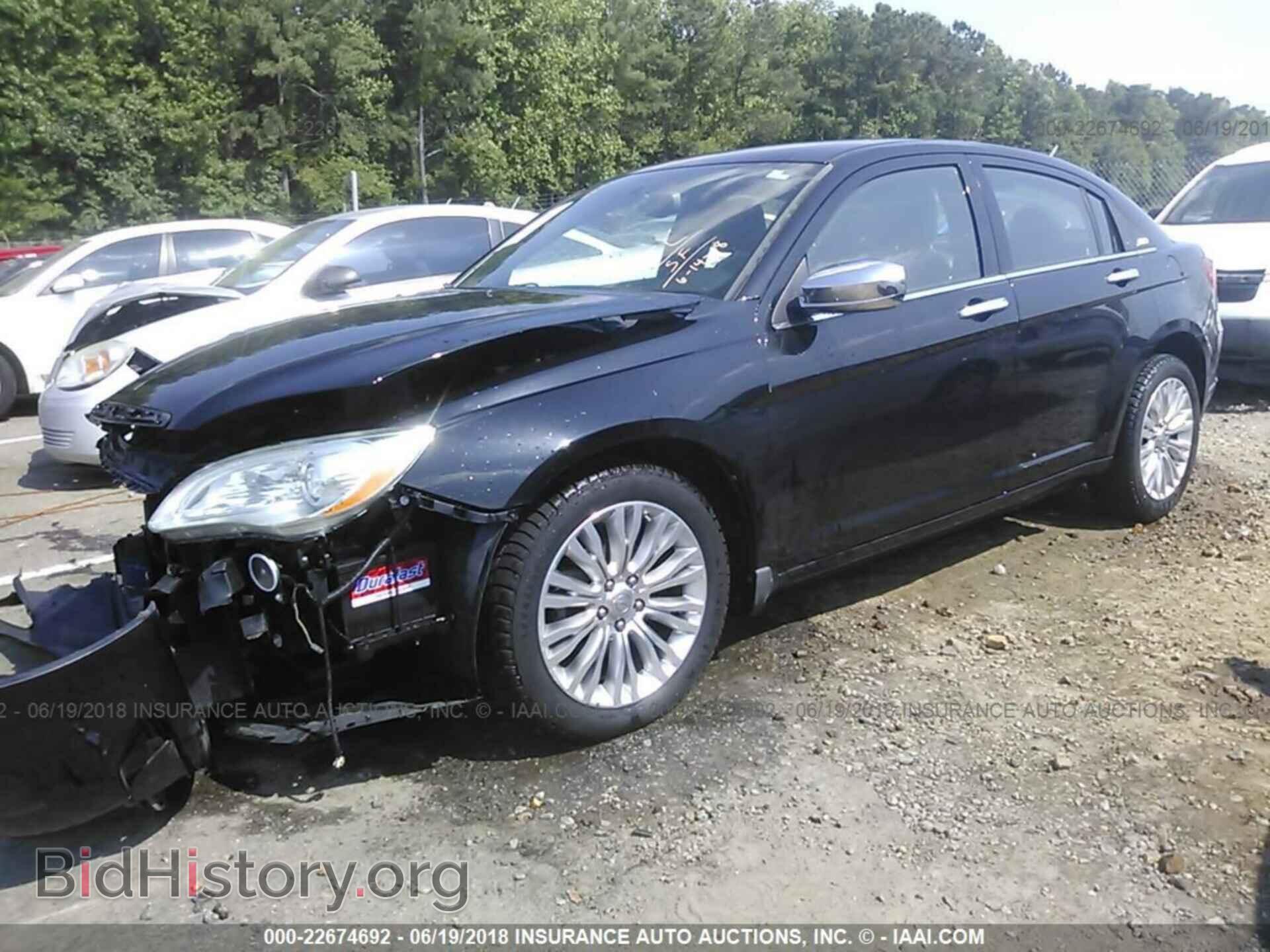 2011 Chrysler 200 - VIN: 1C3BC2FG2BN607575 - Photo 2