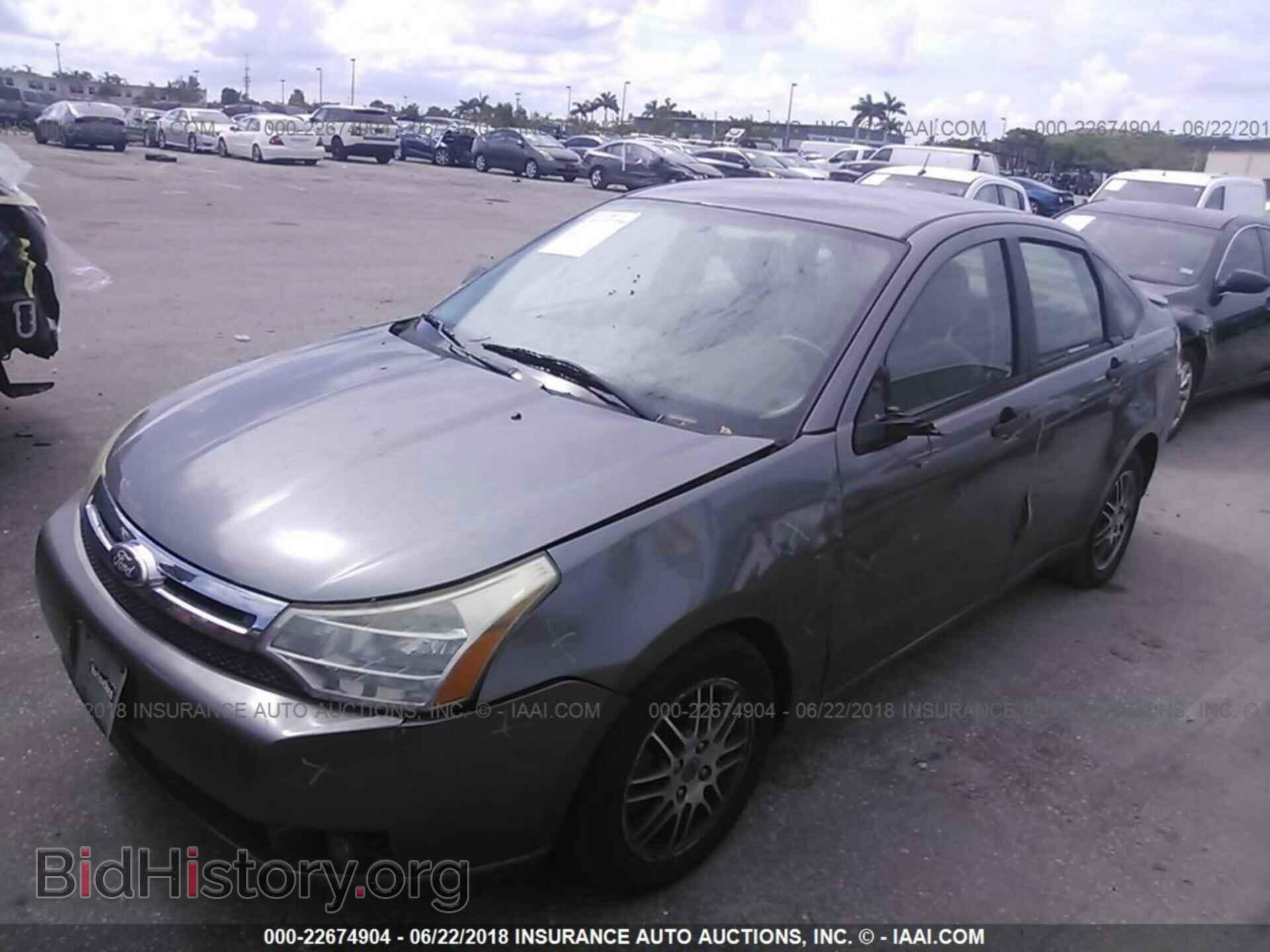 2011 Ford Focus - VIN: 1FAHP3FN3BW142156 - Фото 2