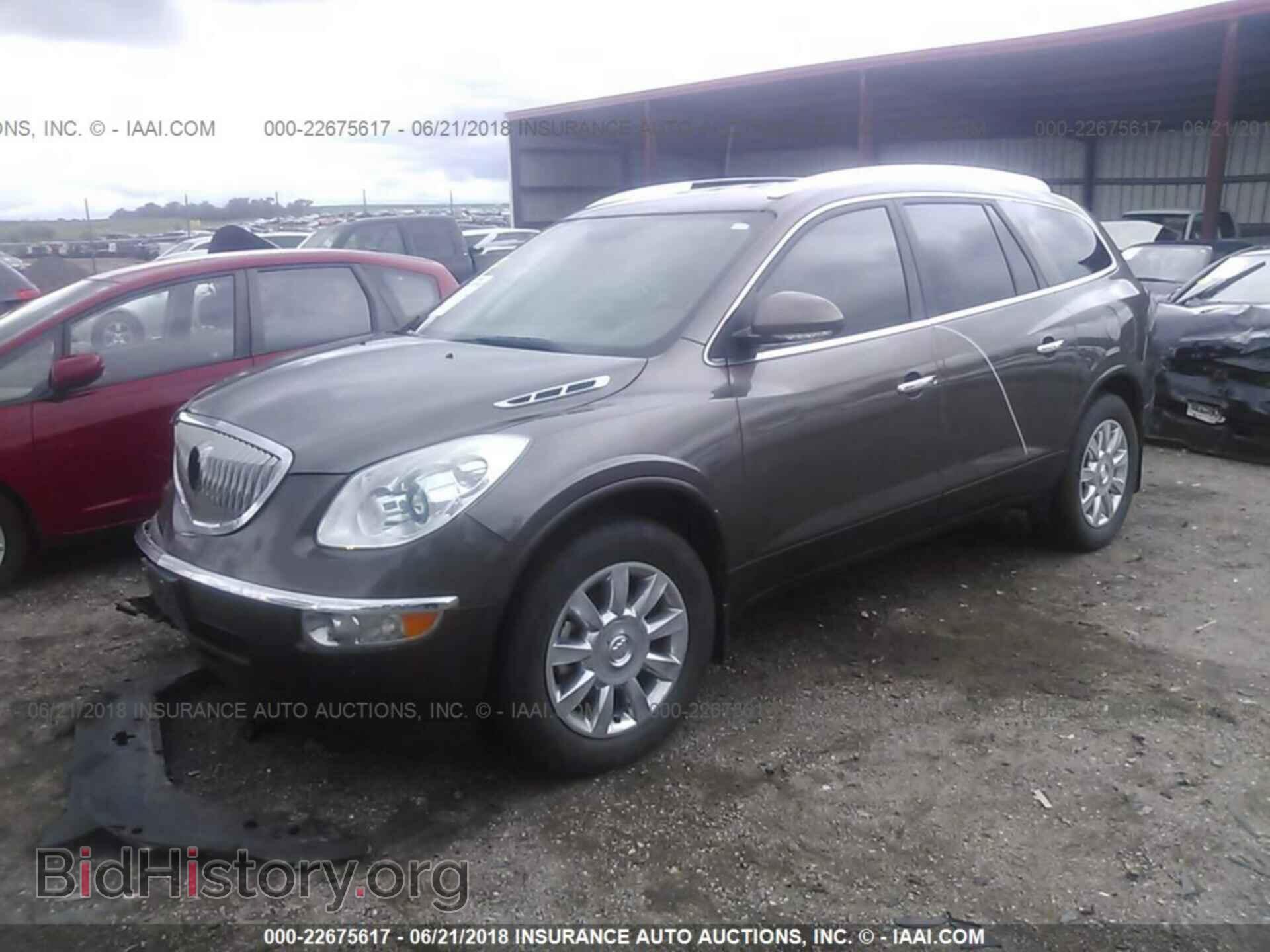 2011 Buick Enclave - VIN: 5GAKVBED4BJ262474 - Фото 2