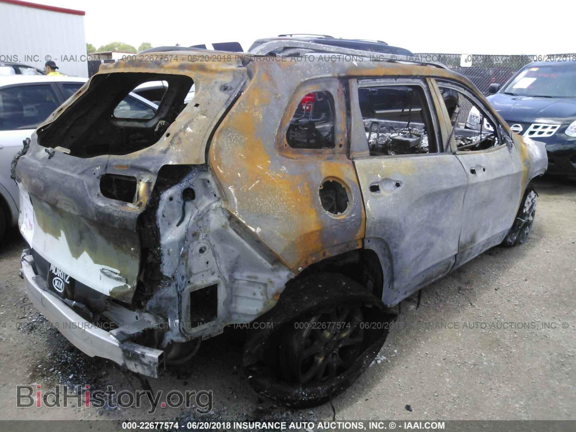 2014 Jeep Cherokee - VIN: 1C4PJLCB0EW181163 - Photo 4