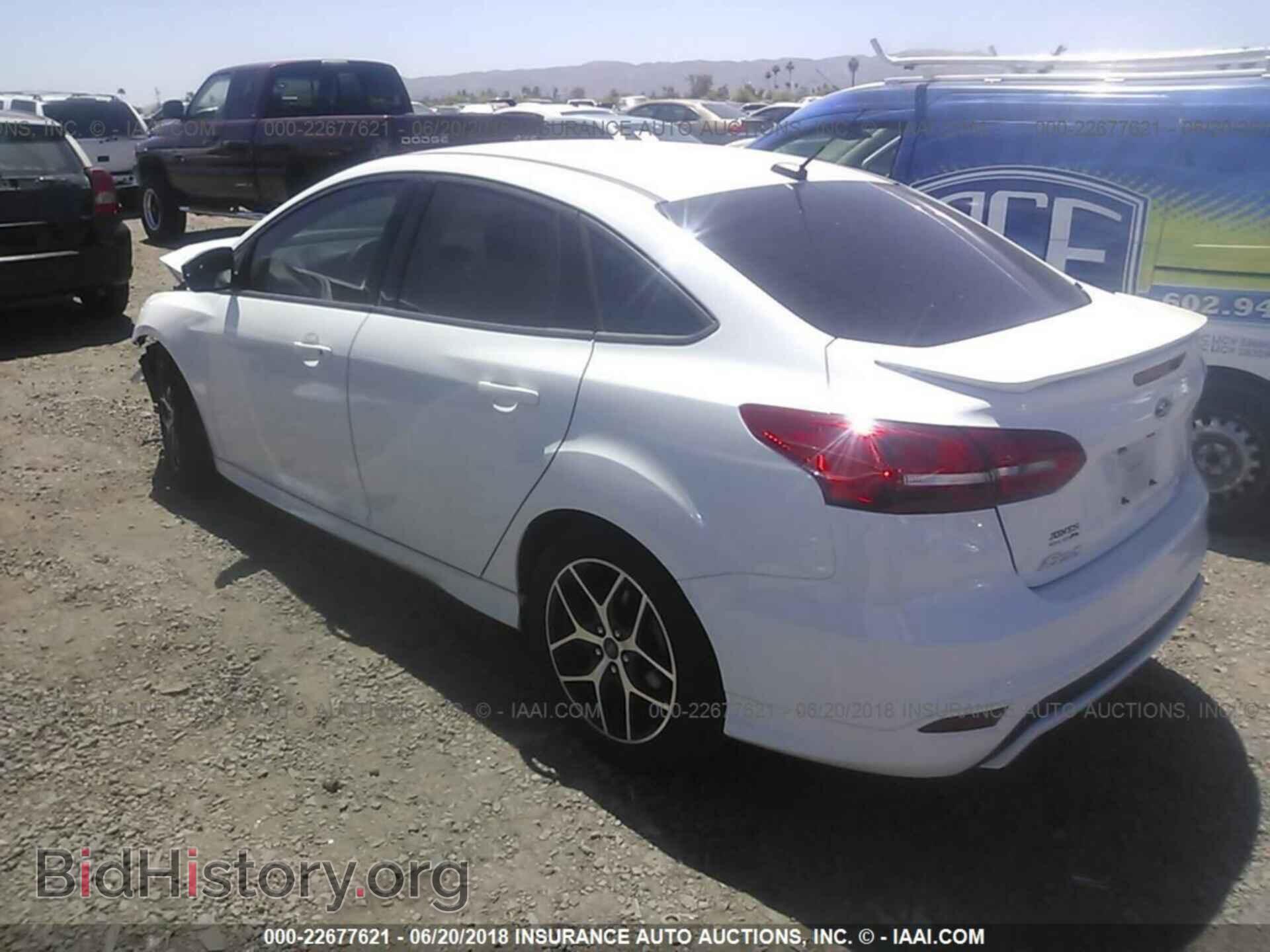 2016 Ford Focus - VIN: 1FADP3F29GL395947 - Photo 3
