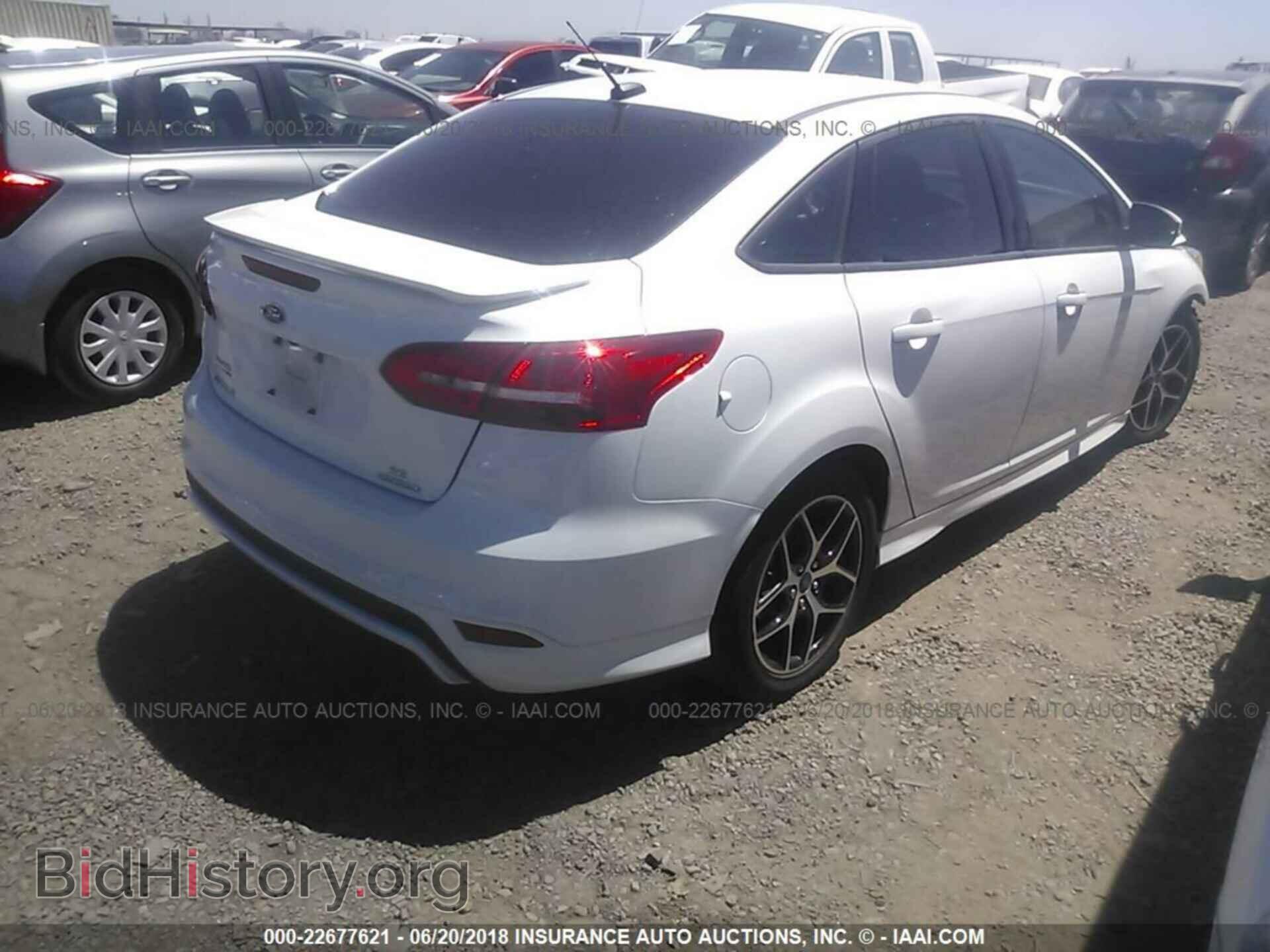 2016 Ford Focus - VIN: 1FADP3F29GL395947 - Photo 4