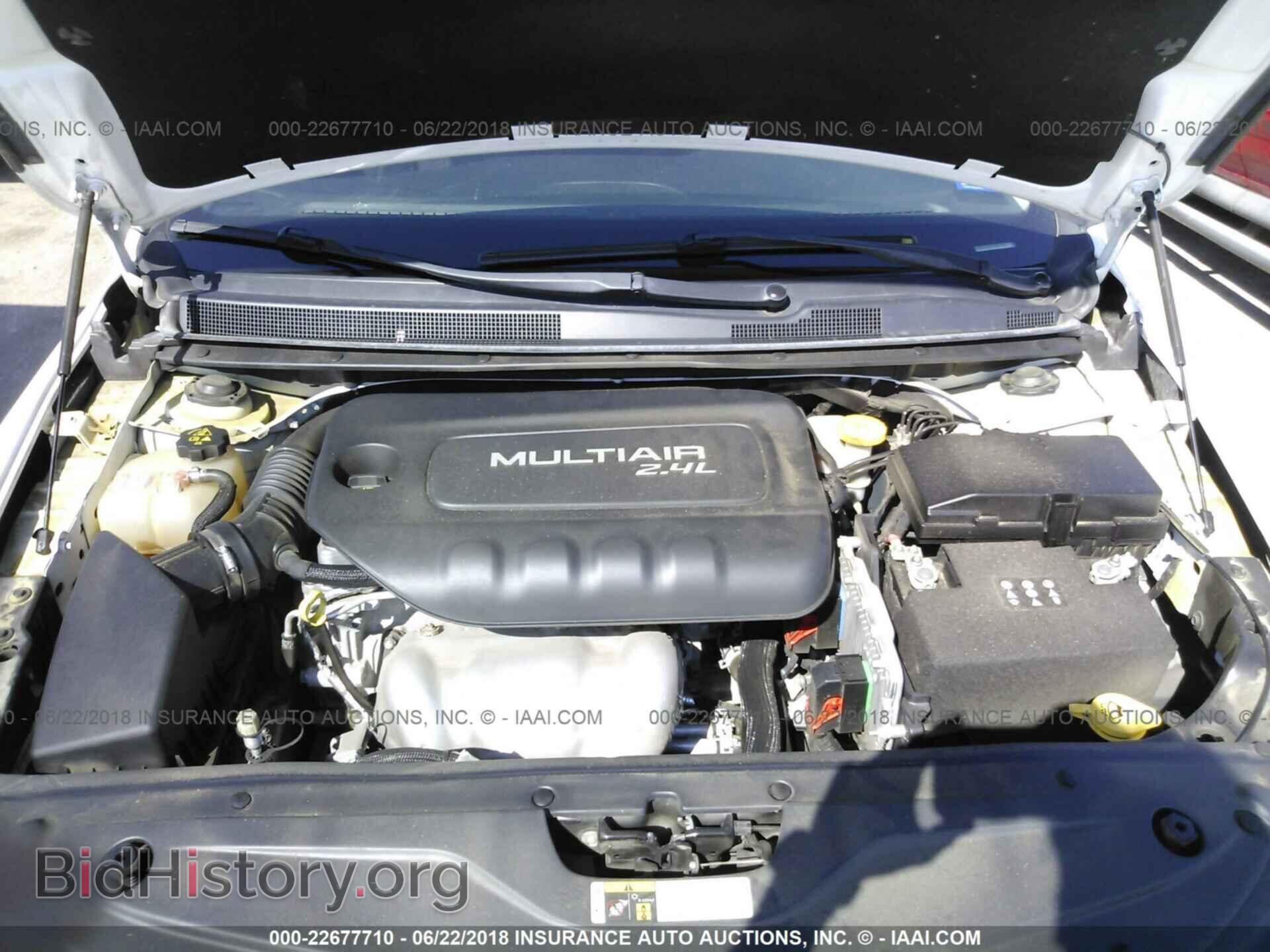 2015 Chrysler 200 - VIN: 1C3CCCAB7FN581664 - Фото 10