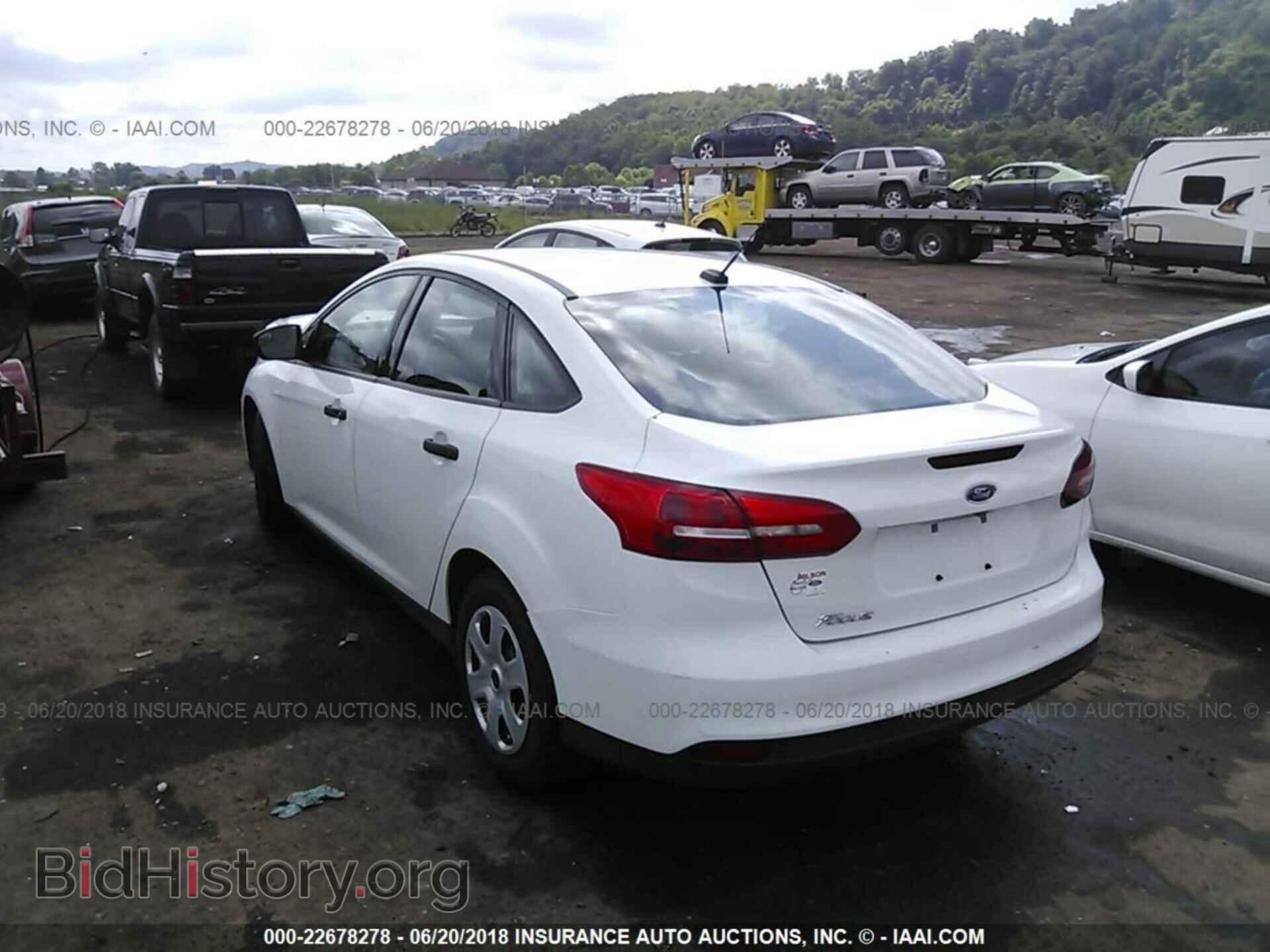 2017 Ford Focus - VIN: 1FADP3E25HL298750 - Photo 3