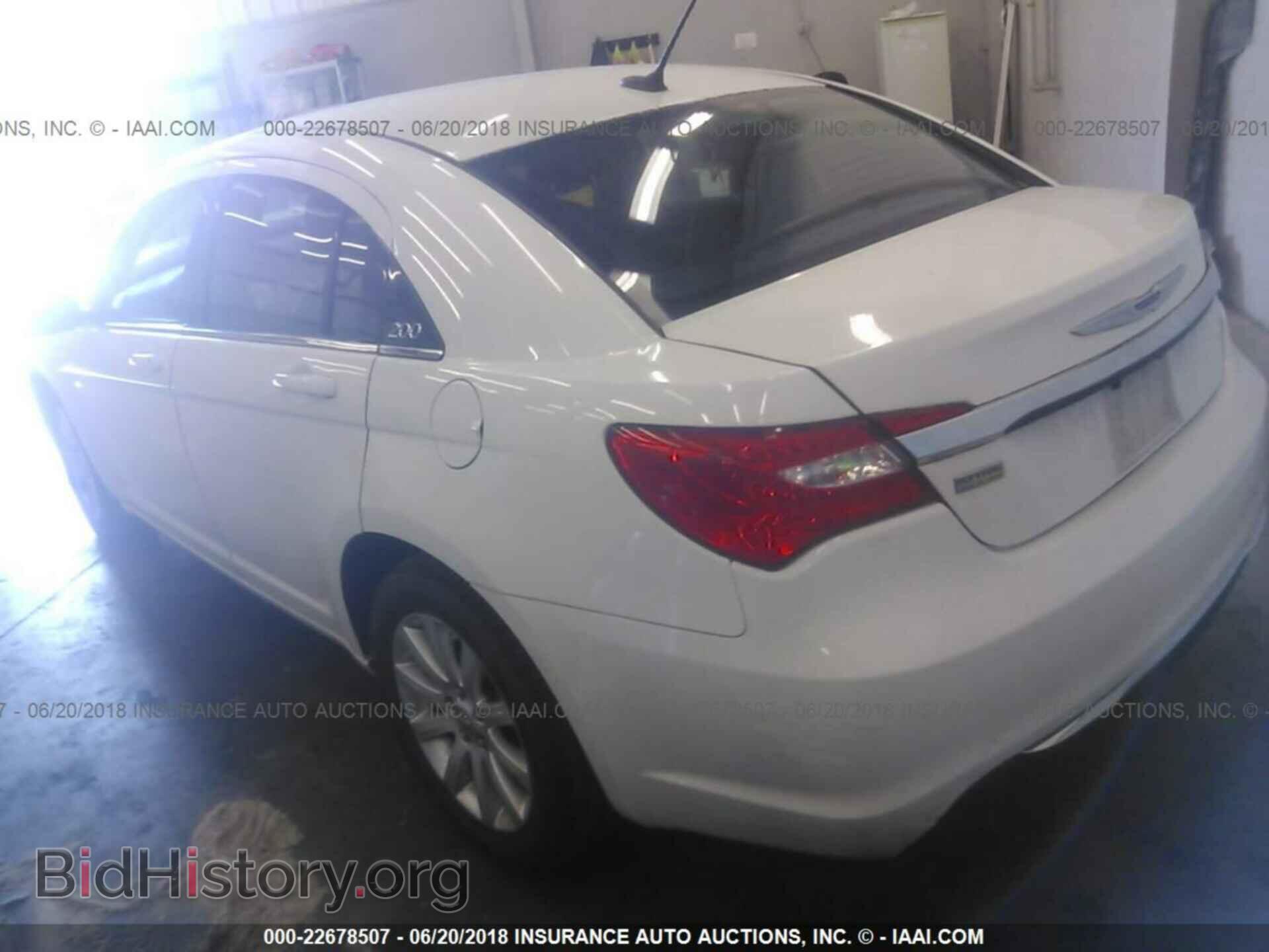 2014 Chrysler 200 - VIN: 1C3CCBBG3EN114289 - Фото 3