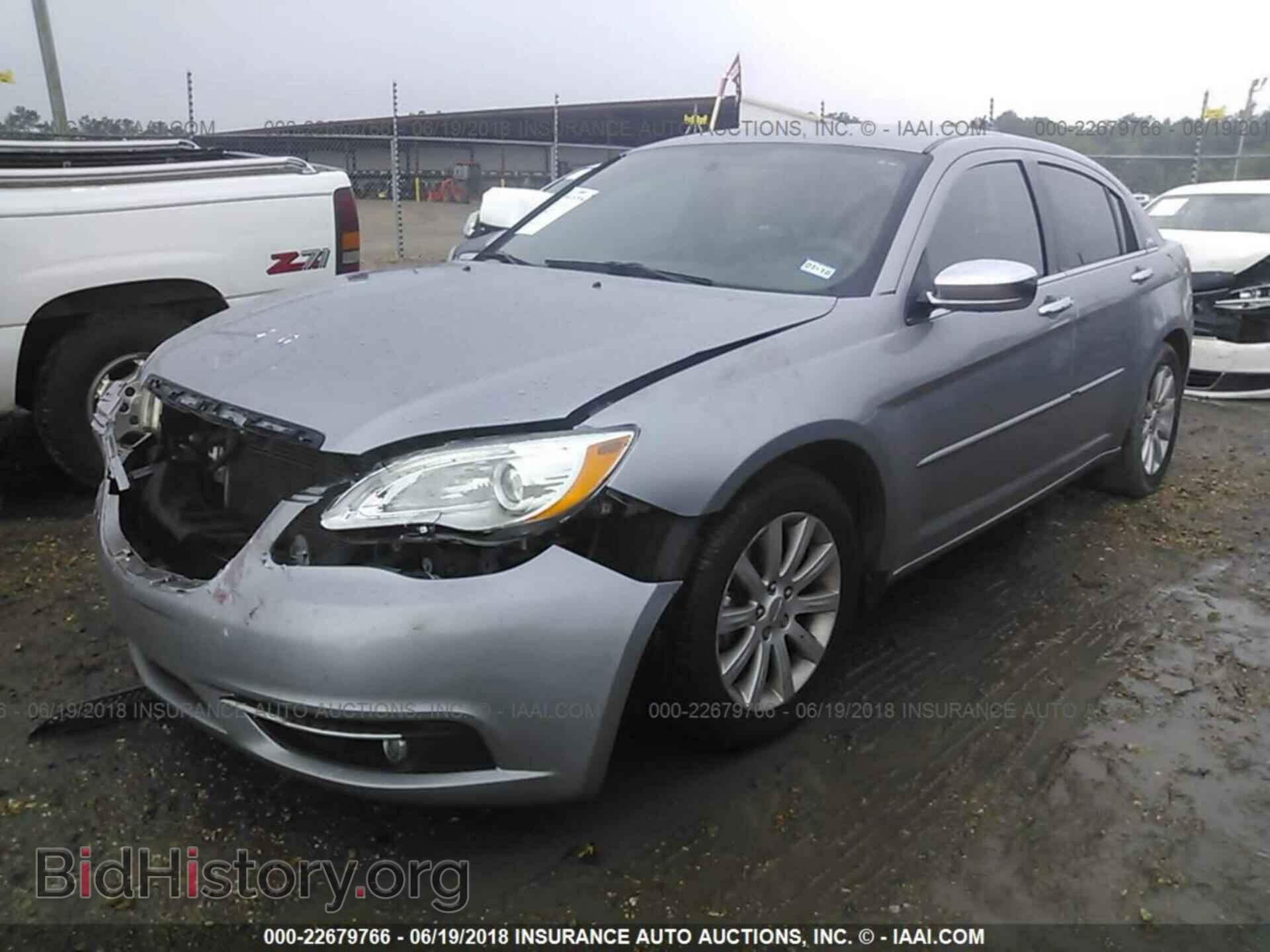 2013 Chrysler 200 - VIN: 1C3CCBCB0DN634208 - Фото 2