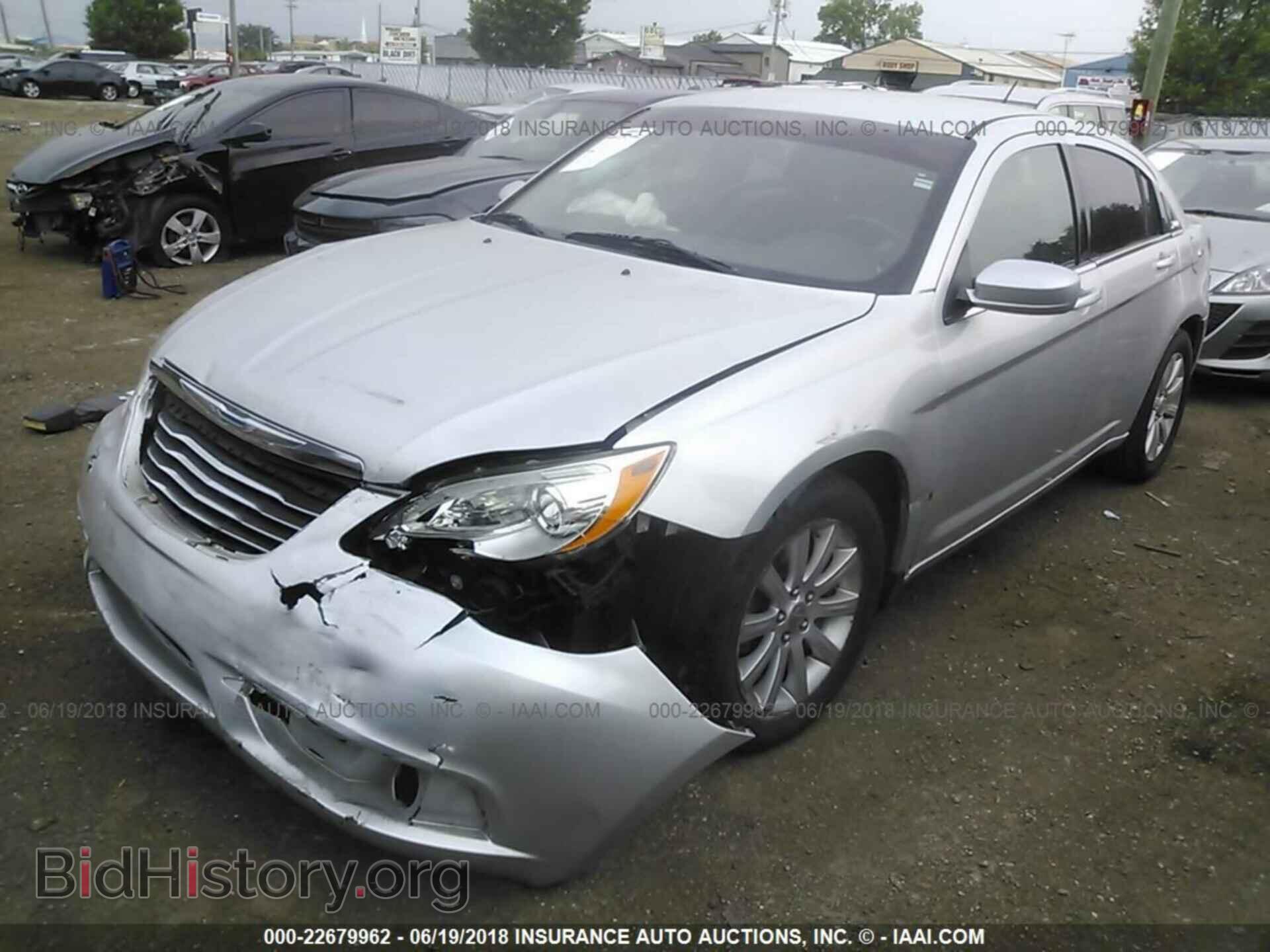 2012 Chrysler 200 - VIN: 1C3CCBBG5CN139661 - Фото 2