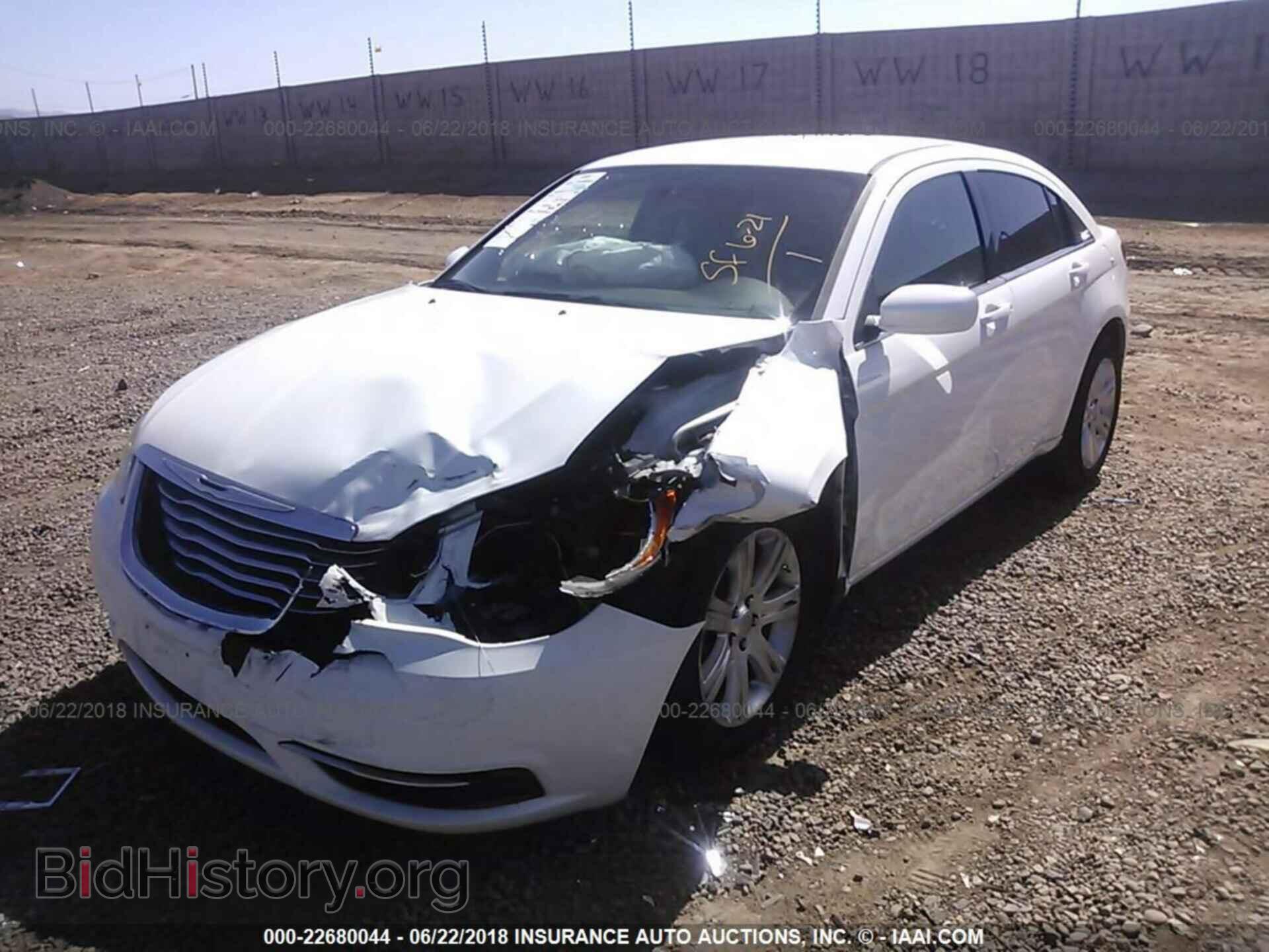 2013 Chrysler 200 - VIN: 1C3CCBAB3DN705243 - Photo 2