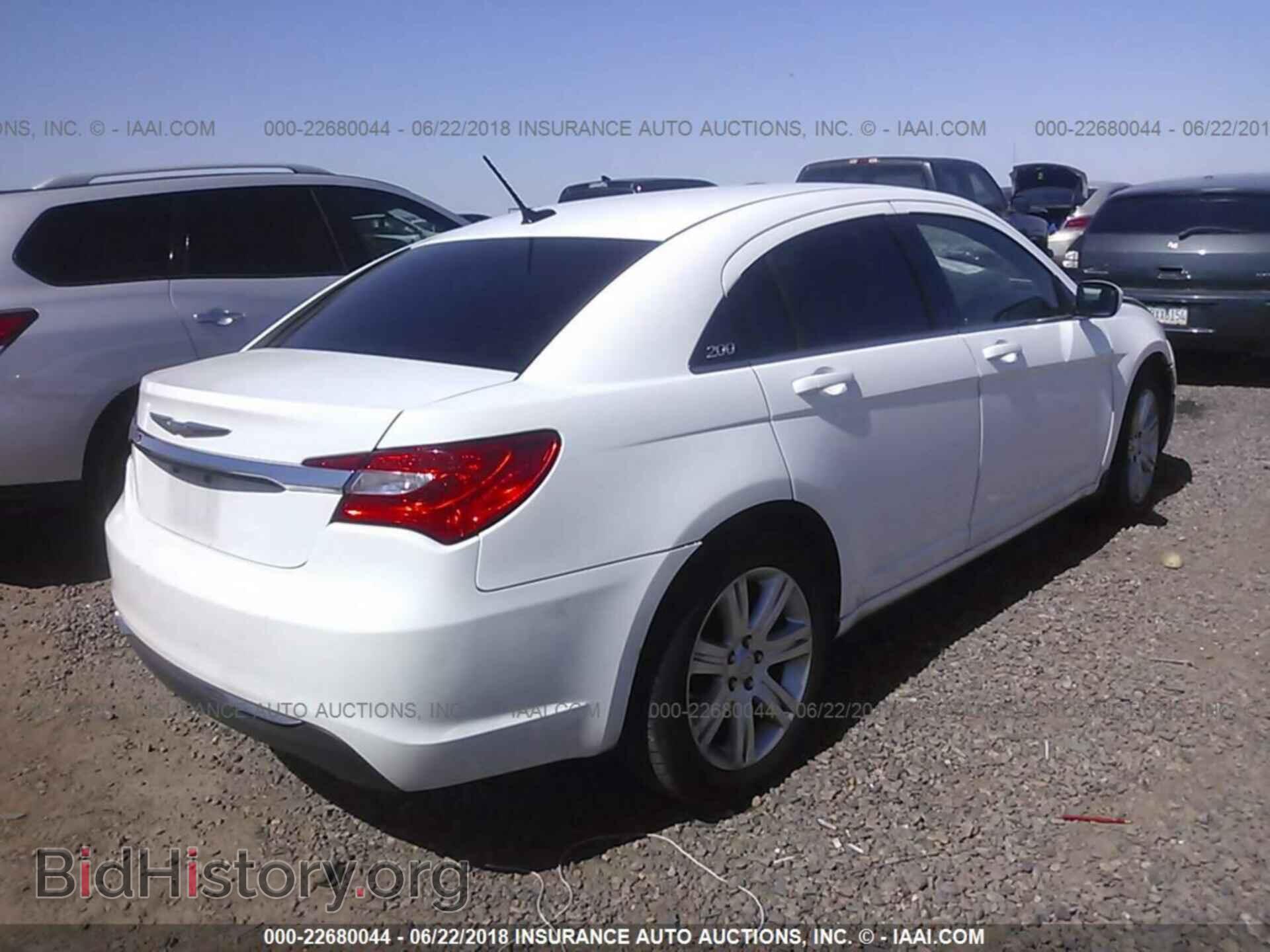 2013 Chrysler 200 - VIN: 1C3CCBAB3DN705243 - Photo 4