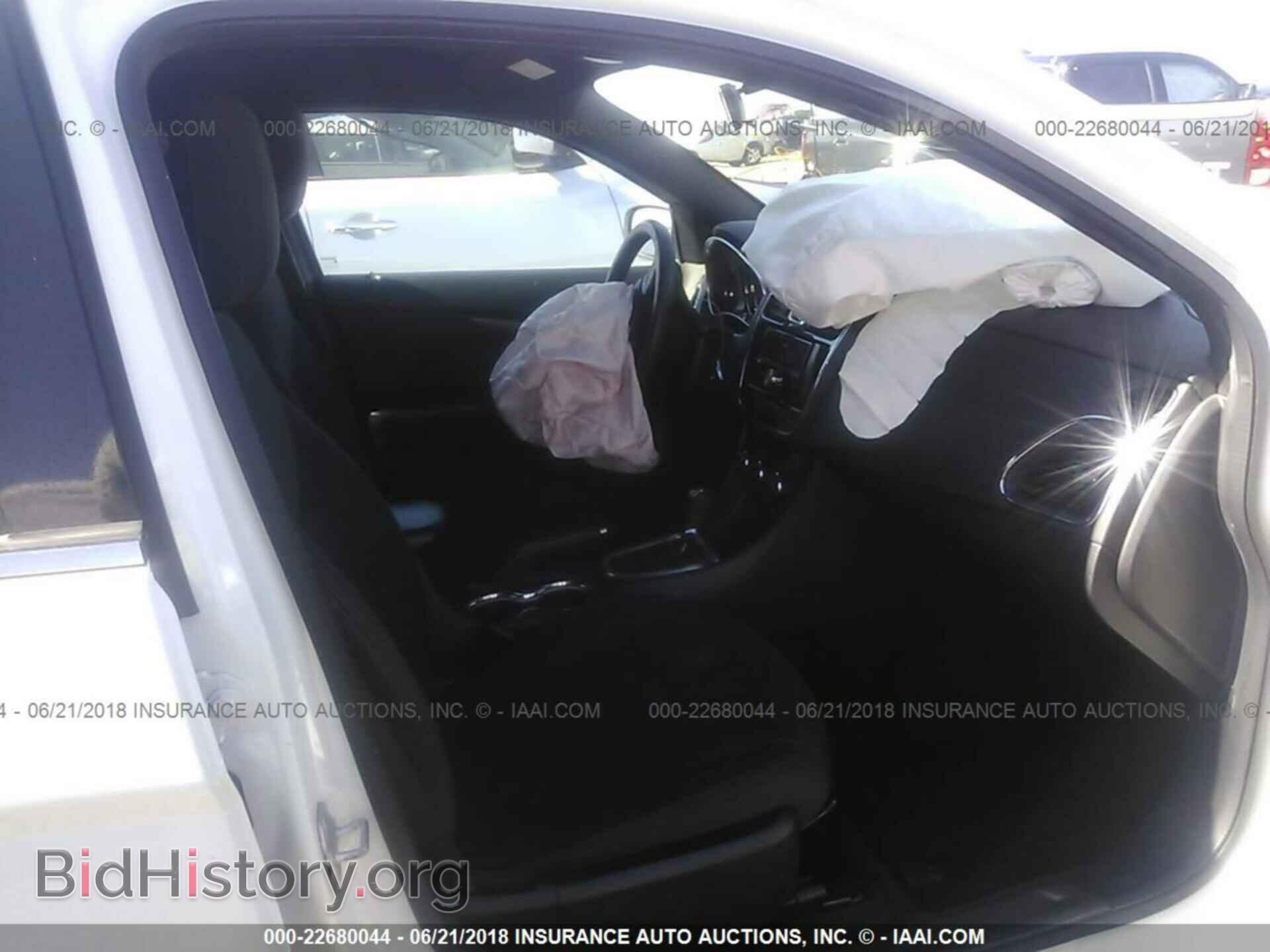 2013 Chrysler 200 - VIN: 1C3CCBAB3DN705243 - Photo 5