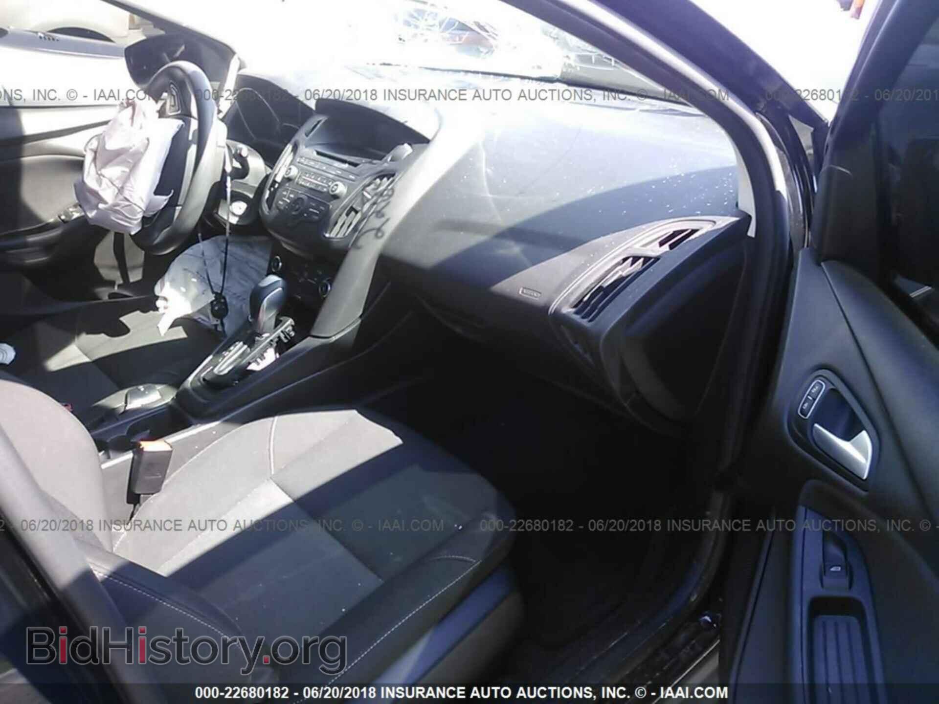 2016 Ford Focus - VIN: 1FADP3K25GL393781 - Photo 5