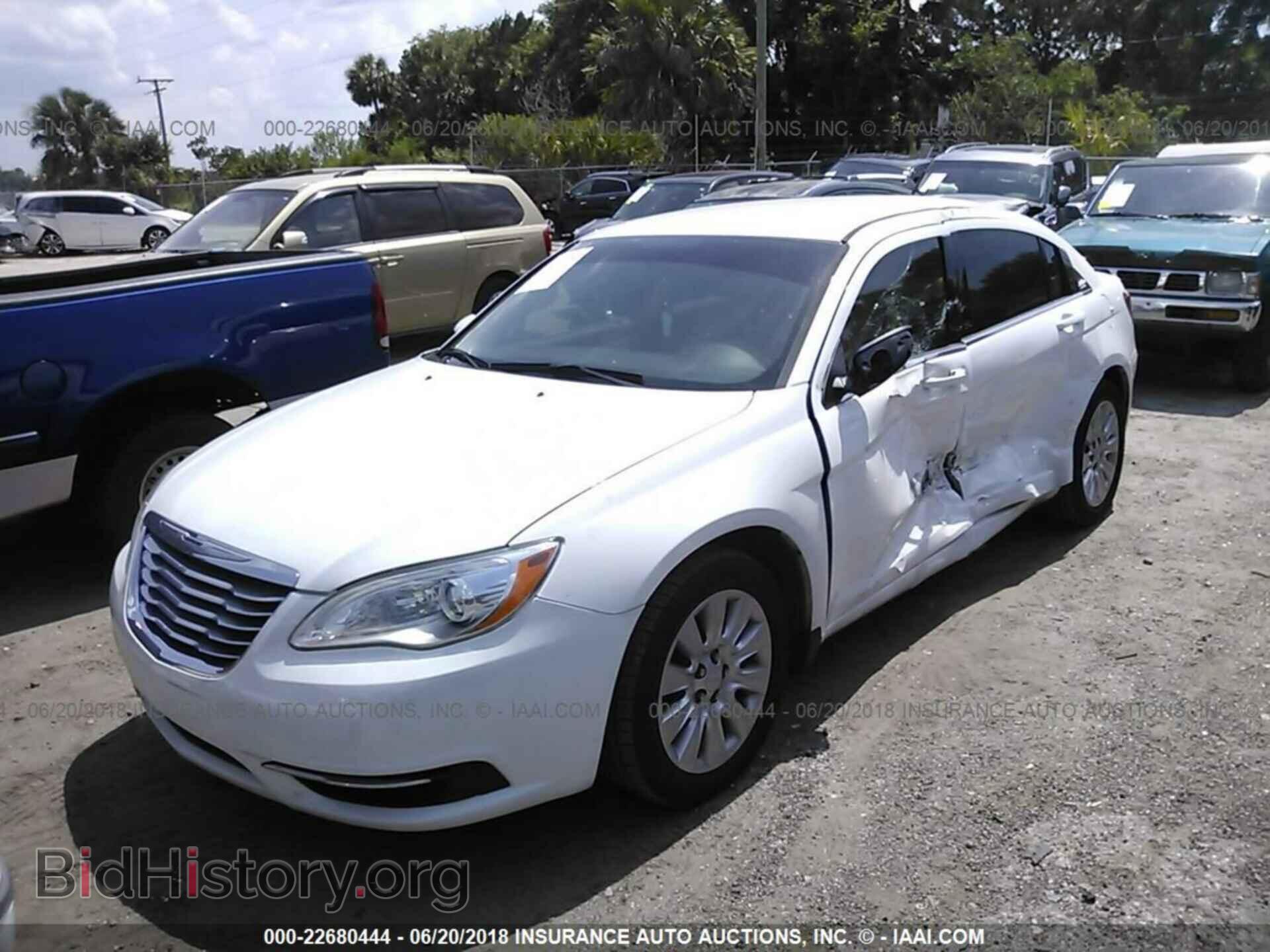 2014 Chrysler 200 - VIN: 1C3CCBAB0EN206160 - Фото 2