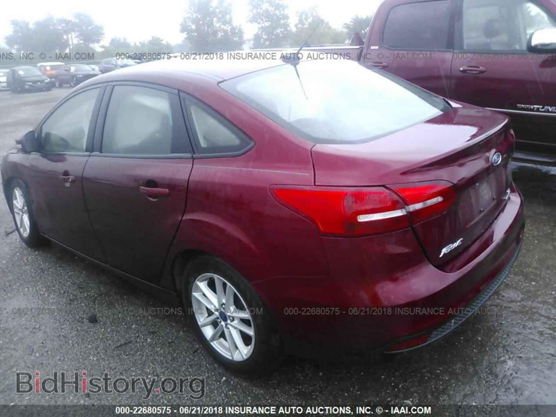 2016 Ford Focus - VIN: 1FADP3F21GL403202 - Photo 3
