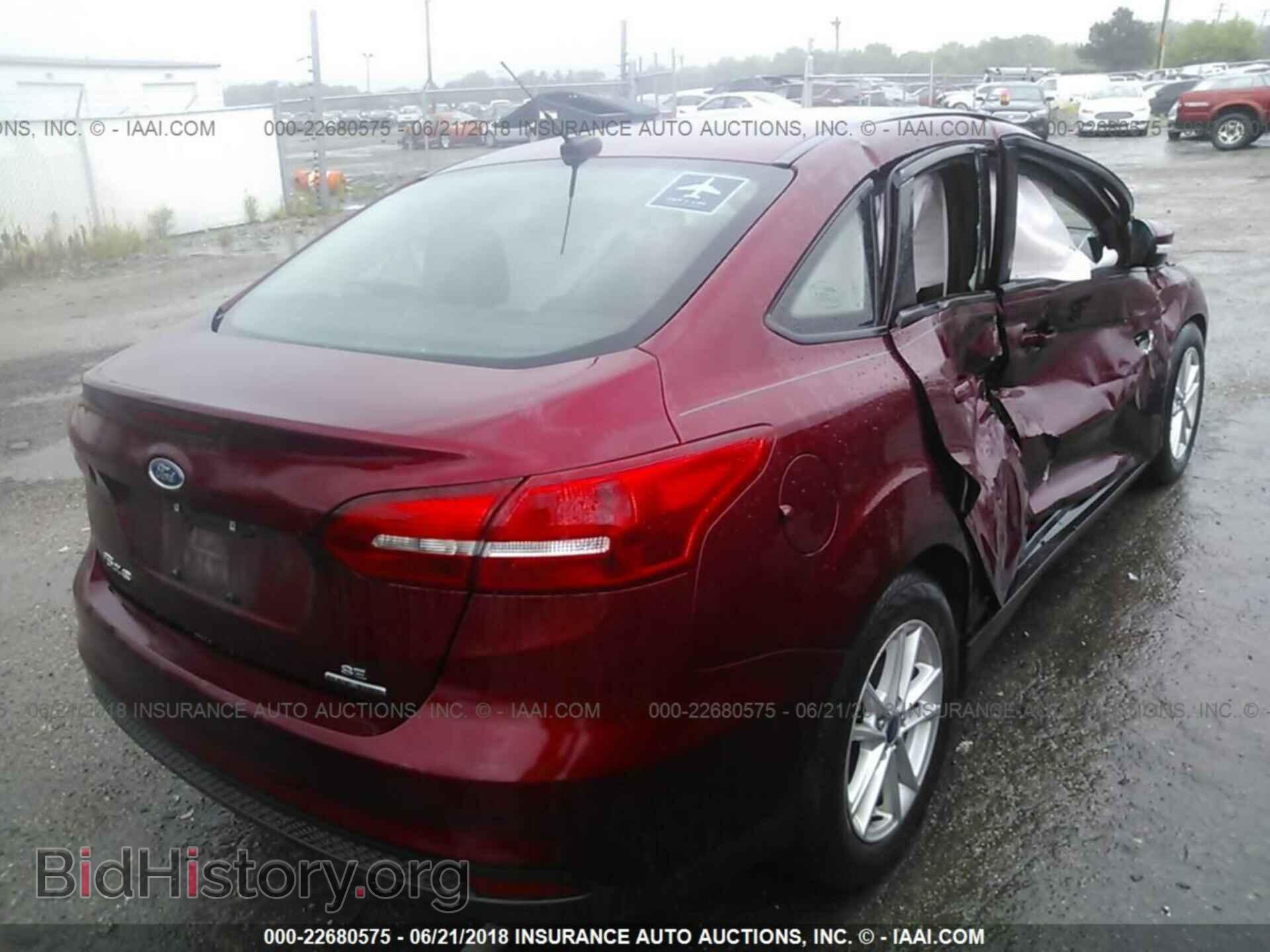2016 Ford Focus - VIN: 1FADP3F21GL403202 - Photo 4