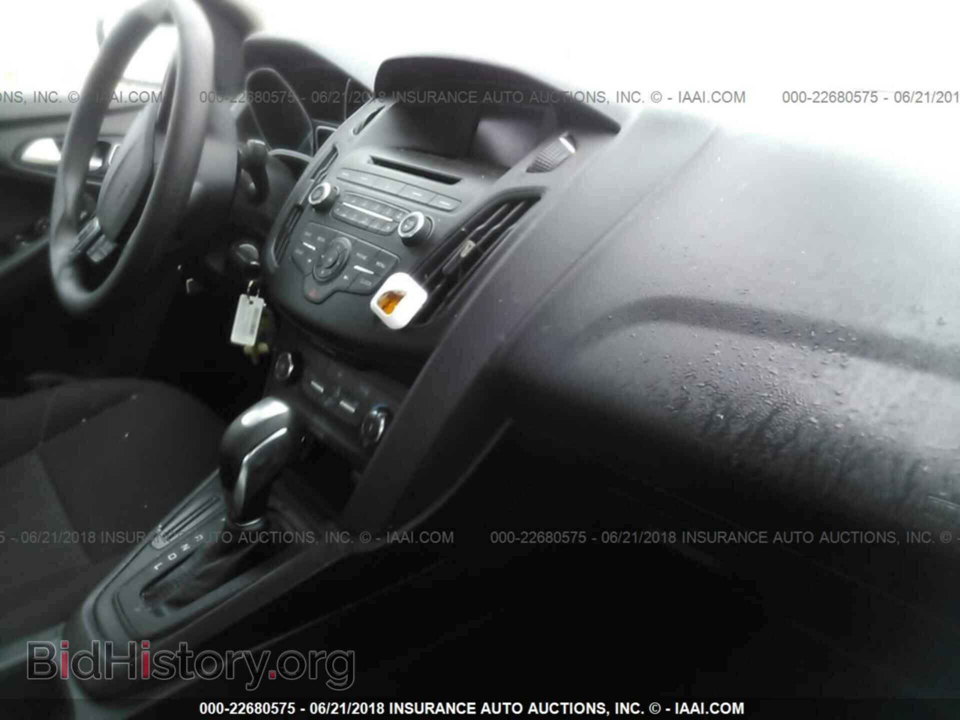 2016 Ford Focus - VIN: 1FADP3F21GL403202 - Photo 5
