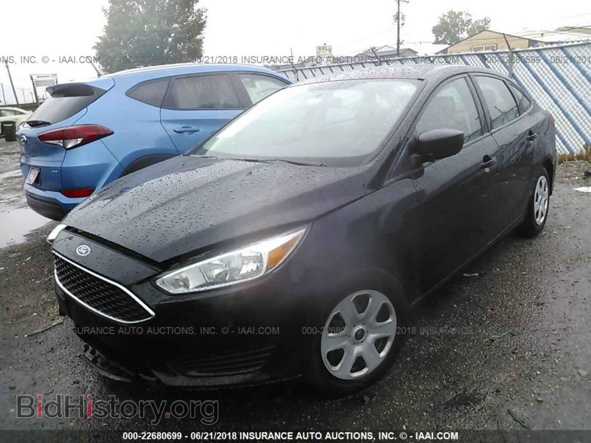 2016 Ford Focus - VIN: 1FADP3E24GL211340 - Фото 2