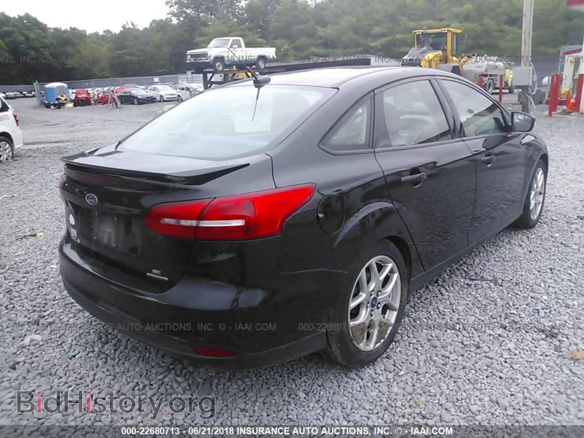 2015 Ford Focus - VIN: 1FADP3F26FL264568 - Photo 4