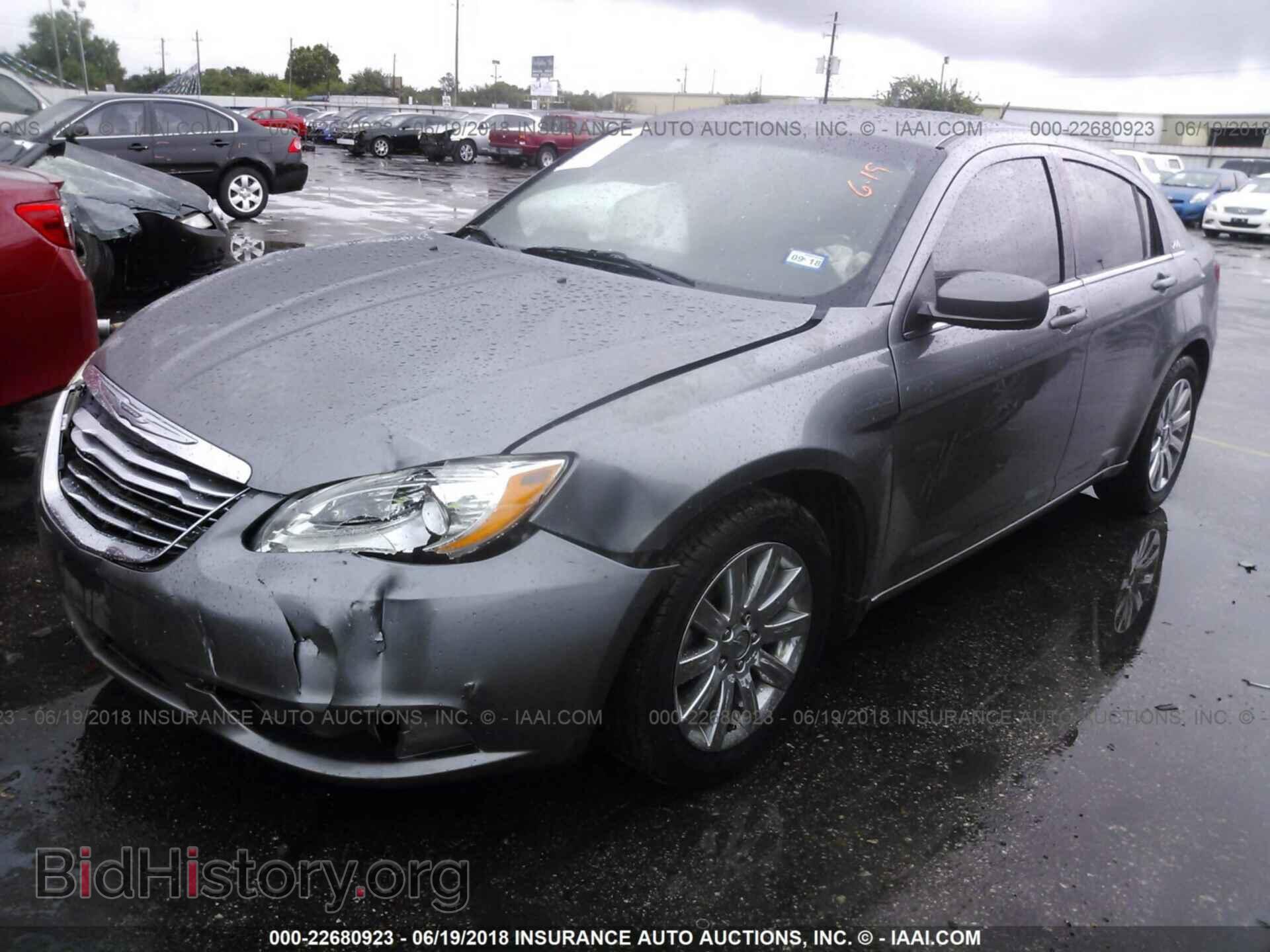 2012 Chrysler 200 - VIN: 1C3CCBAB6CN226183 - Фото 2