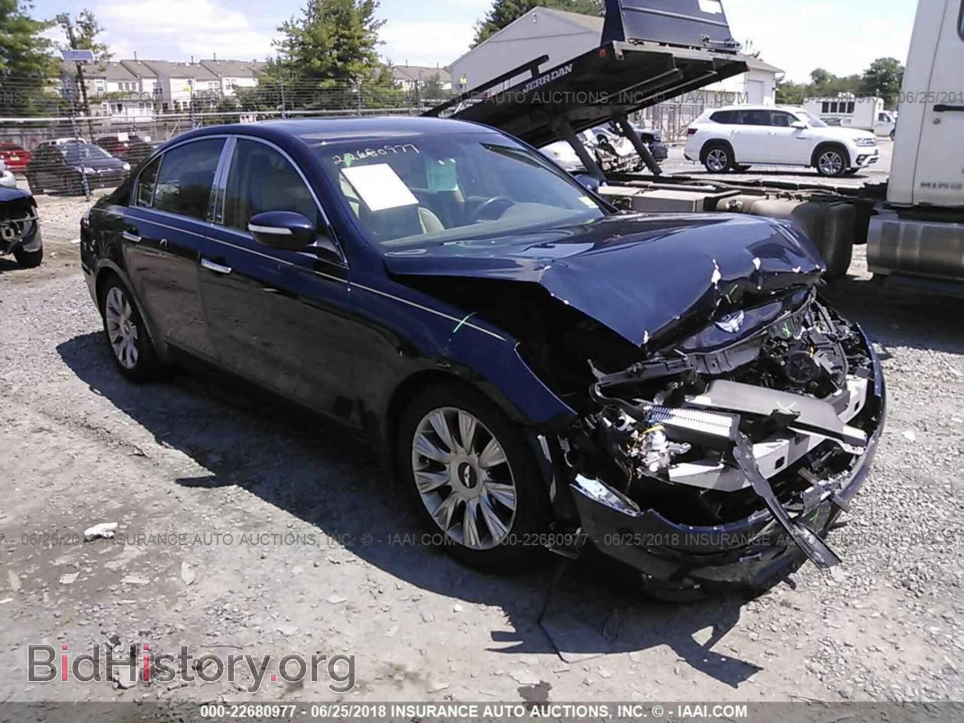 Photo KMHGC4DE8BU135852 - HYUNDAI GENESIS 2011