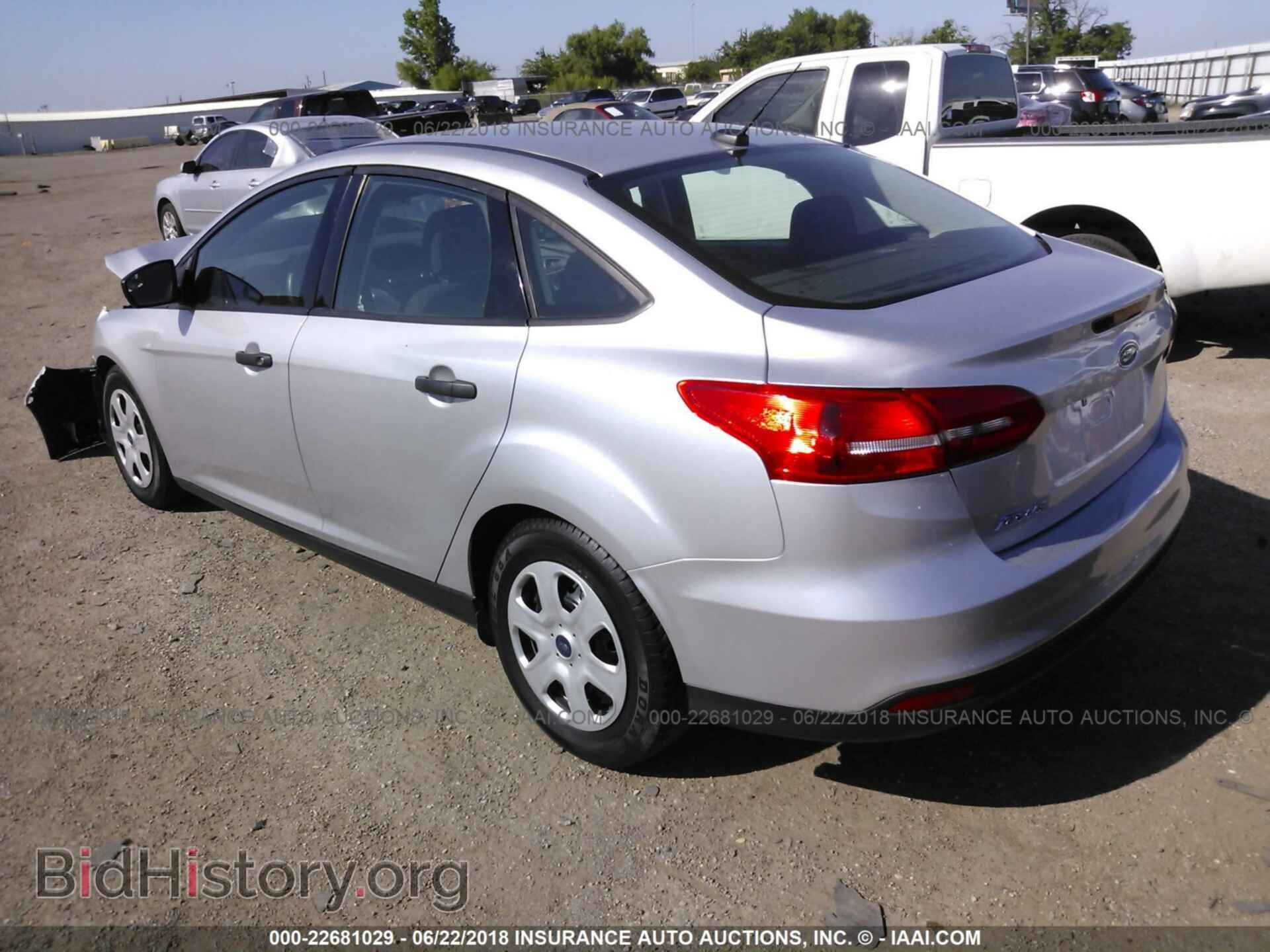 2015 Ford Focus - VIN: 1FADP3E26FL347483 - Photo 3