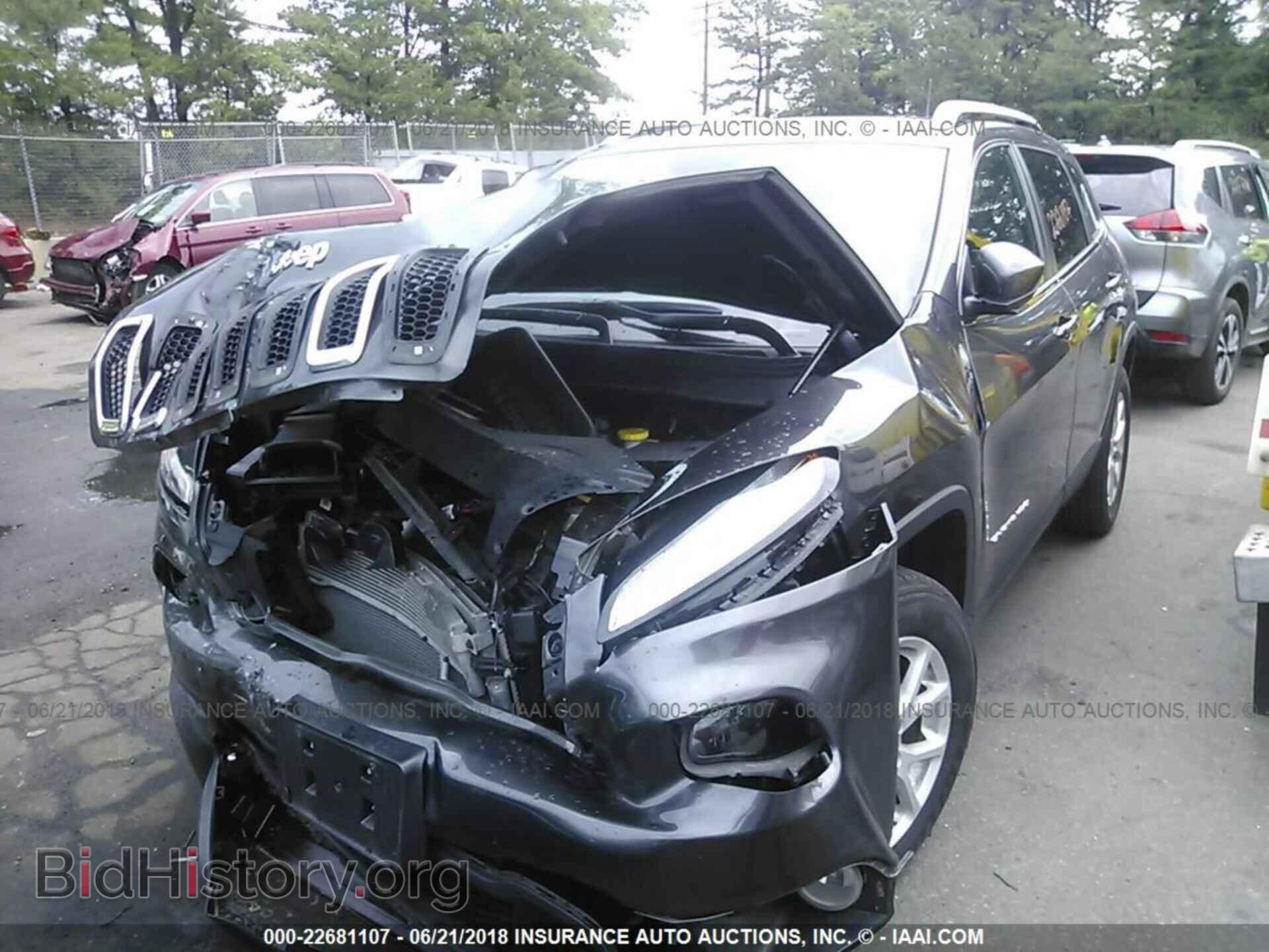 2017 Jeep Cherokee - VIN: 1C4PJMCB4HW648837 - Photo 2