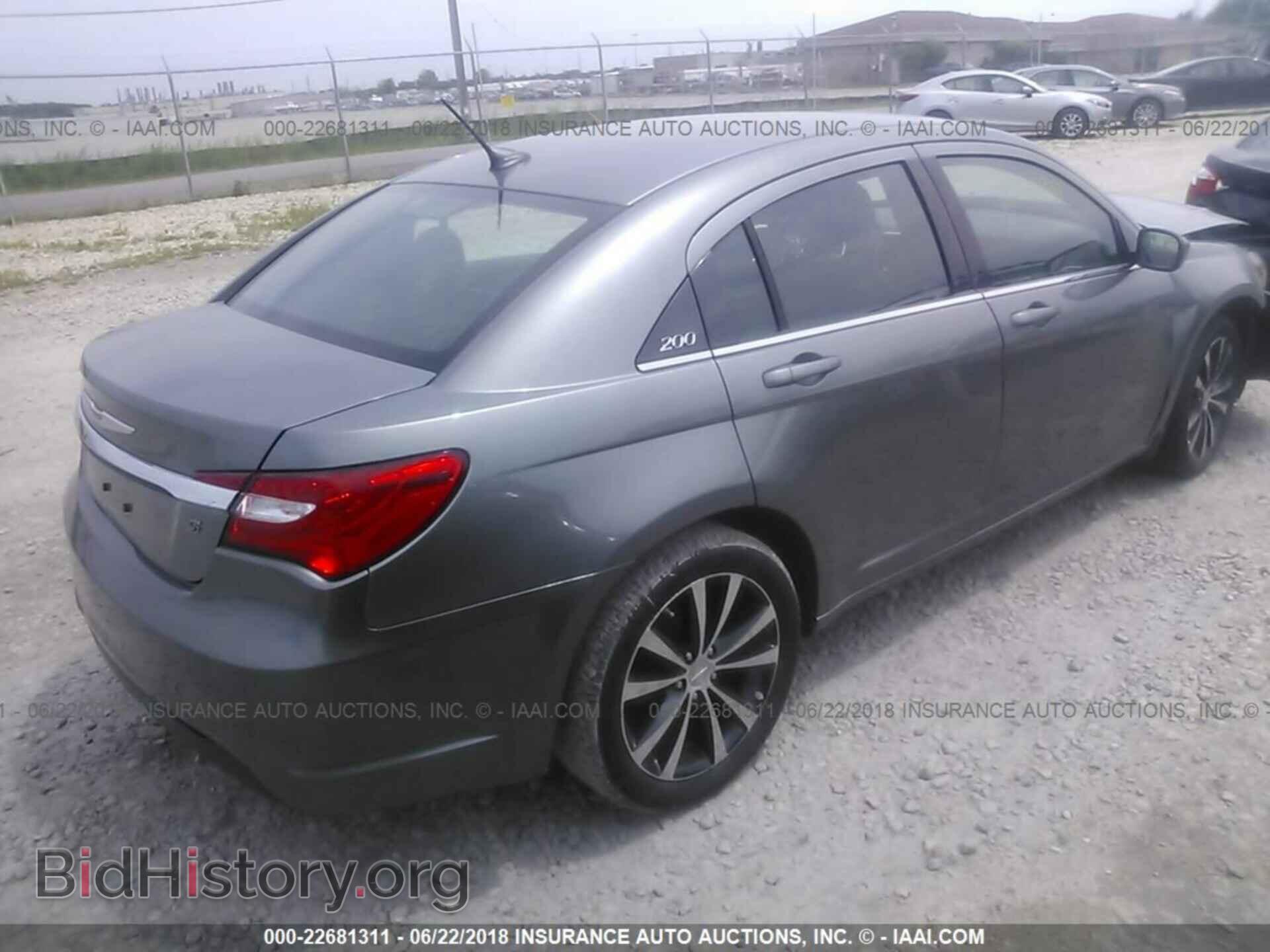 2013 Chrysler 200 - VIN: 1C3CCBCG3DN585565 - Photo 4