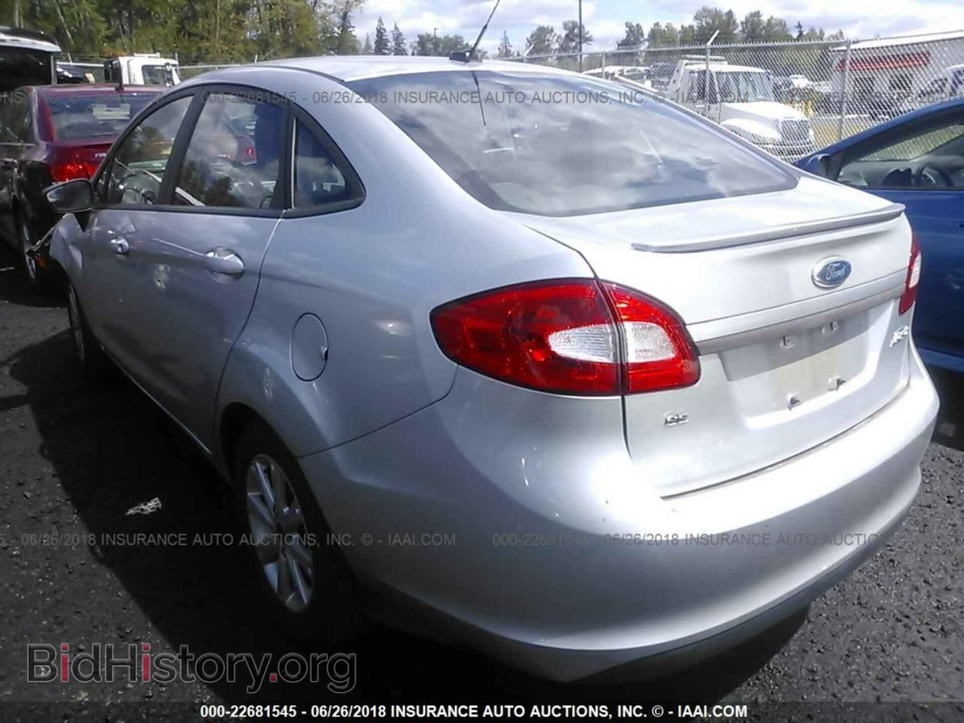 2011 Ford Fiesta - VIN: 3FADP4BJ2BM140857 - Фото 3