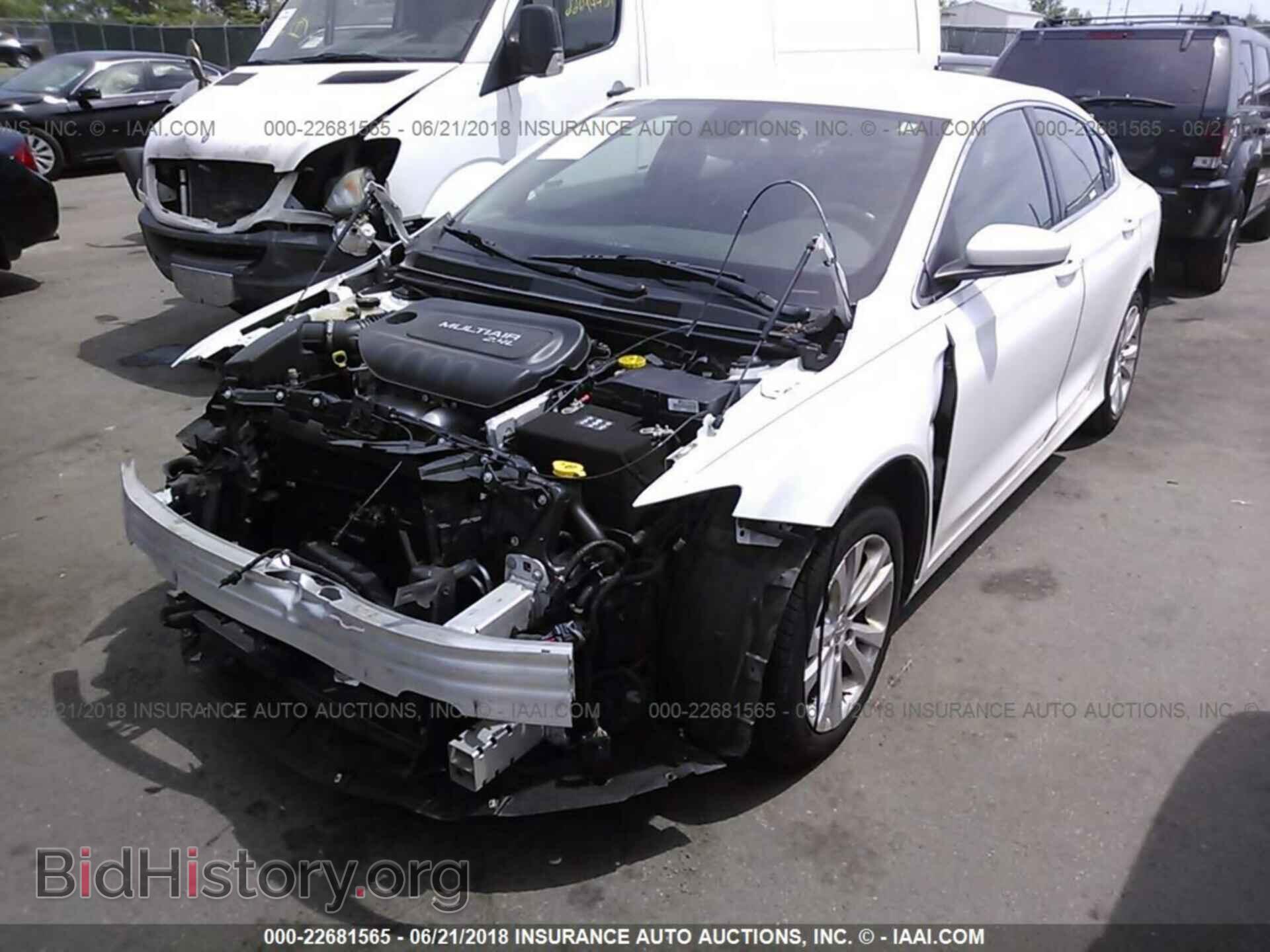 2015 Chrysler 200 - VIN: 1C3CCCAB7FN564766 - Photo 2