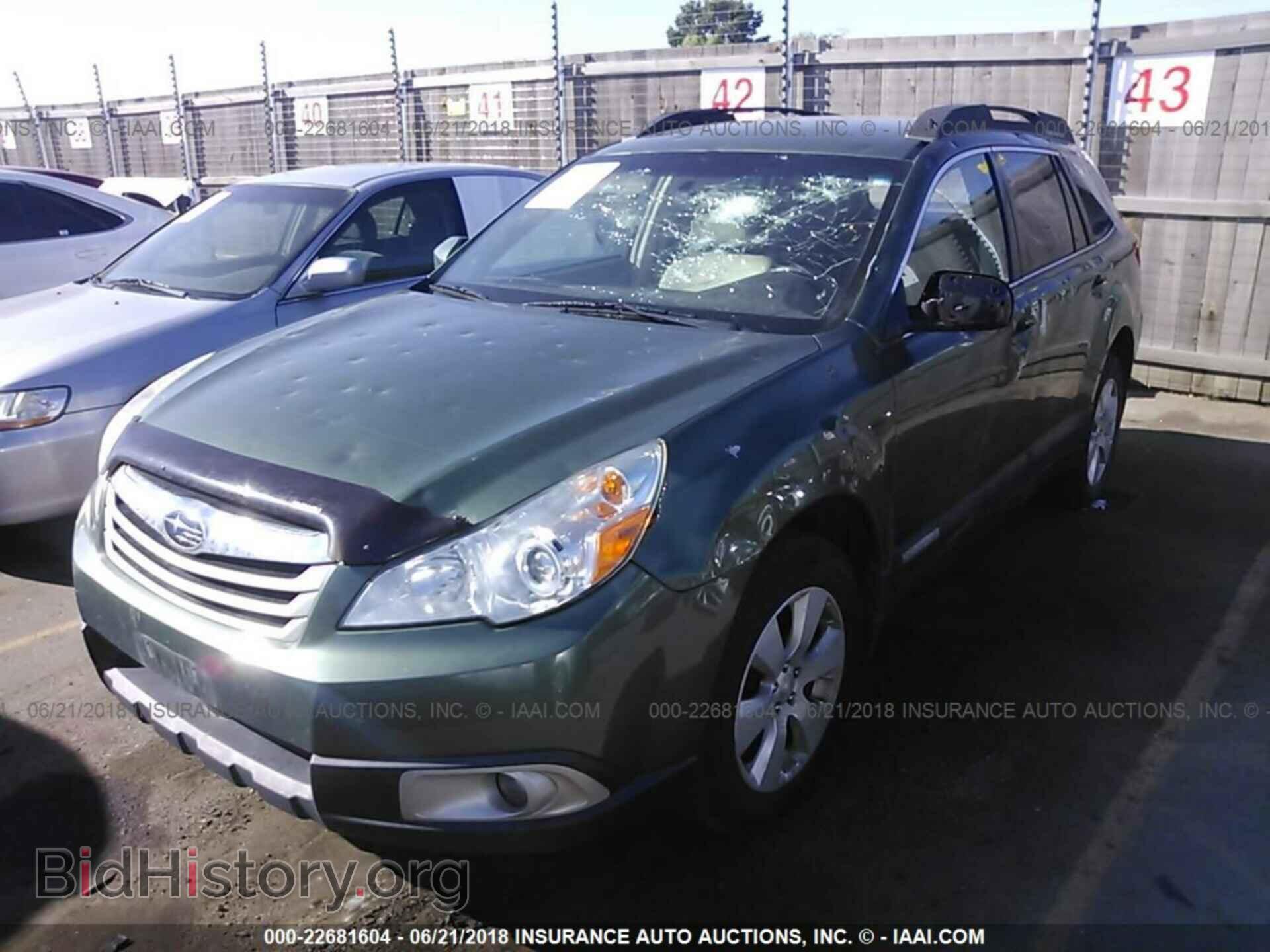 2011 Subaru Outback - VIN: 4S4BRBCC8B3406802 - Photo 2