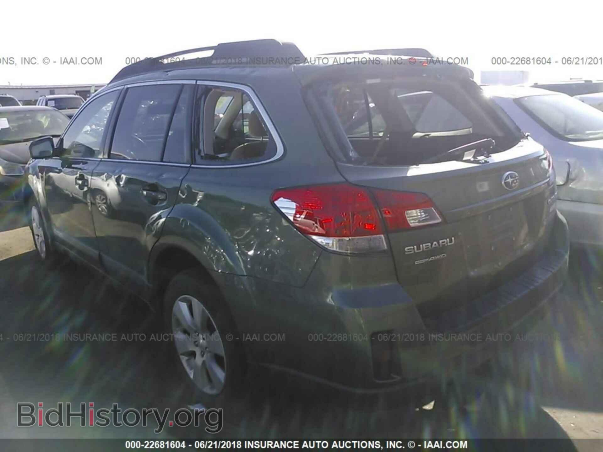 2011 Subaru Outback - VIN: 4S4BRBCC8B3406802 - Photo 3